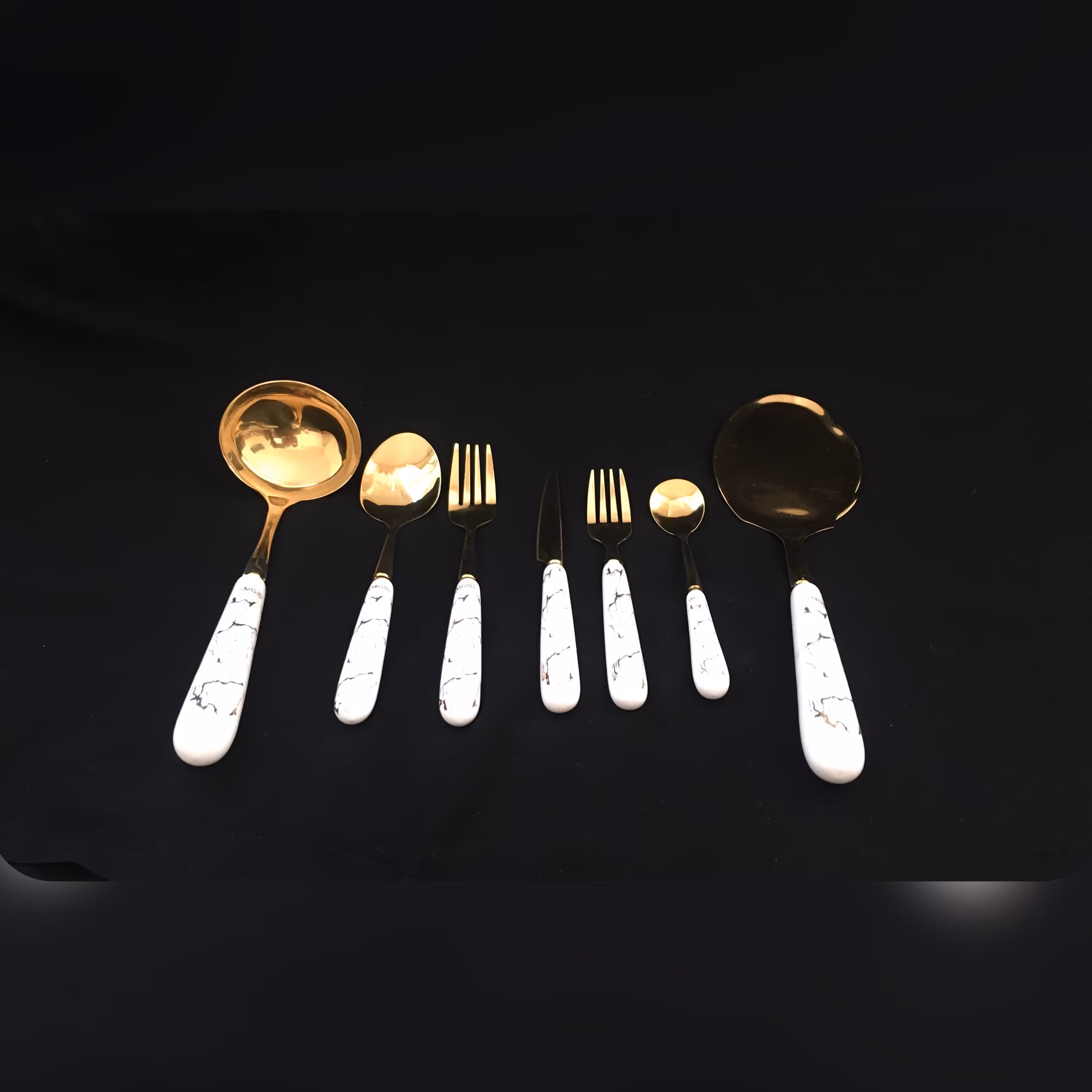 سرویس  32 پارچه قاشق چنگال طرح سنگ طلایی