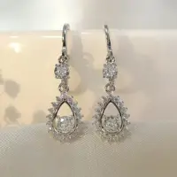 گوشواره زنانه اشک طرح جواهر فول نگین نقره ای برندsm
