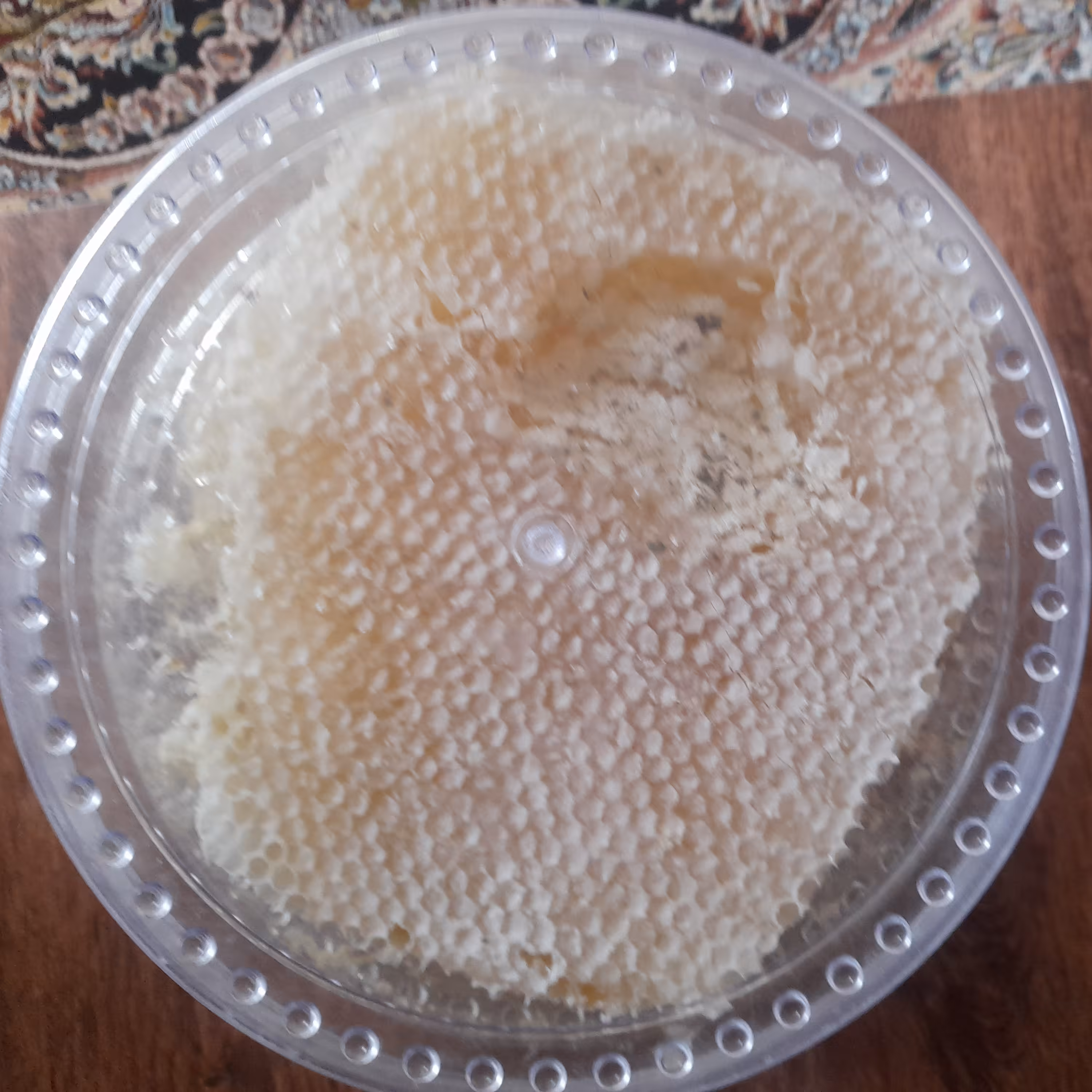 عسل شان موم دار 3 کیلویی با موم بسیار خوشمزه و پر طرف دار چالدران 