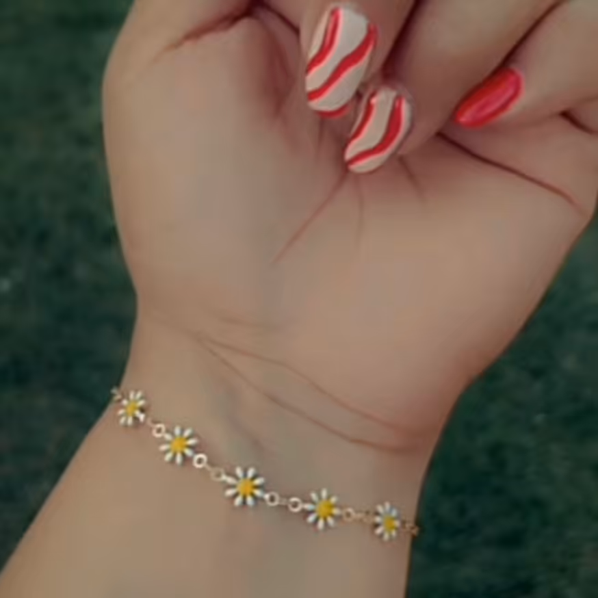 دستبند گل بابونه ریز رنگی نارنجی زرد بطپل 17سانت با سه سانت زنجیر تنظیم رنگ ثابت