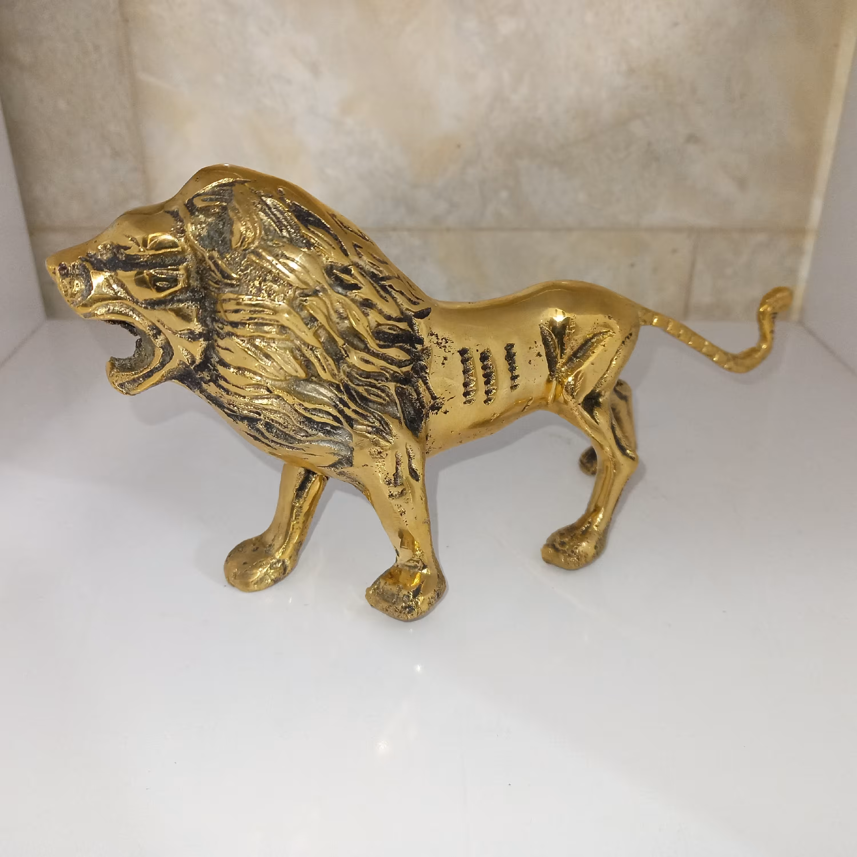 شیر برنزی سیاه قلم کار دست 