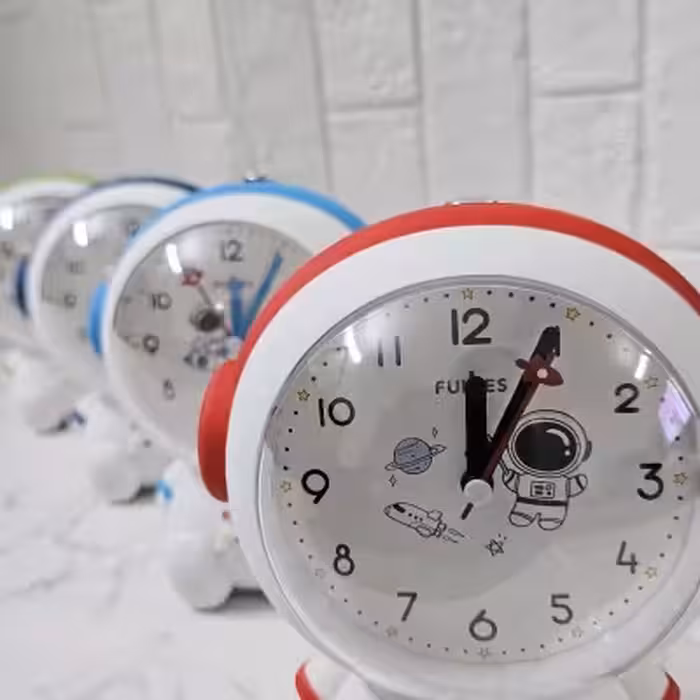 ساعت رومیزی مدل فضانورد کد f150