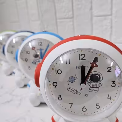 ساعت رومیزی مدل فضانورد کد f150