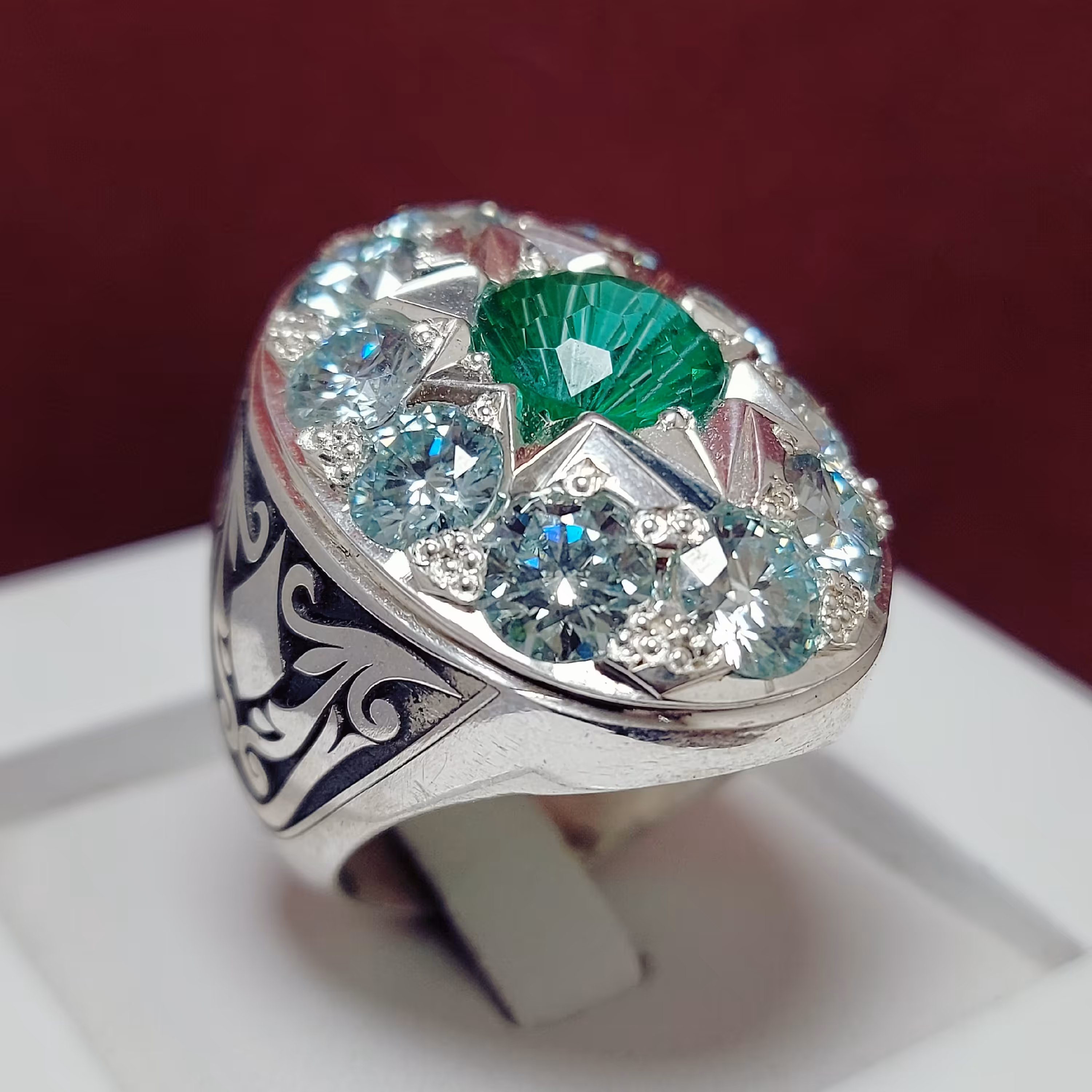 انگشتر نقره کلکسیونی دستساز کیفیت ساخت عالی جواهری شیک با نگین های توپاز اصلی و معدنی و موزینایت درجه یک 