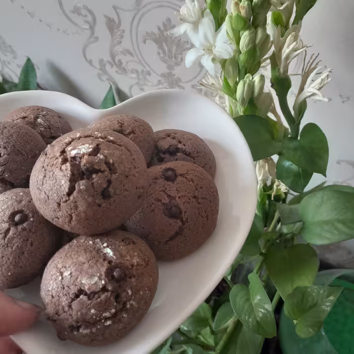 کوکی شکلاتی لاهیجان با مغز شکلات و گردو