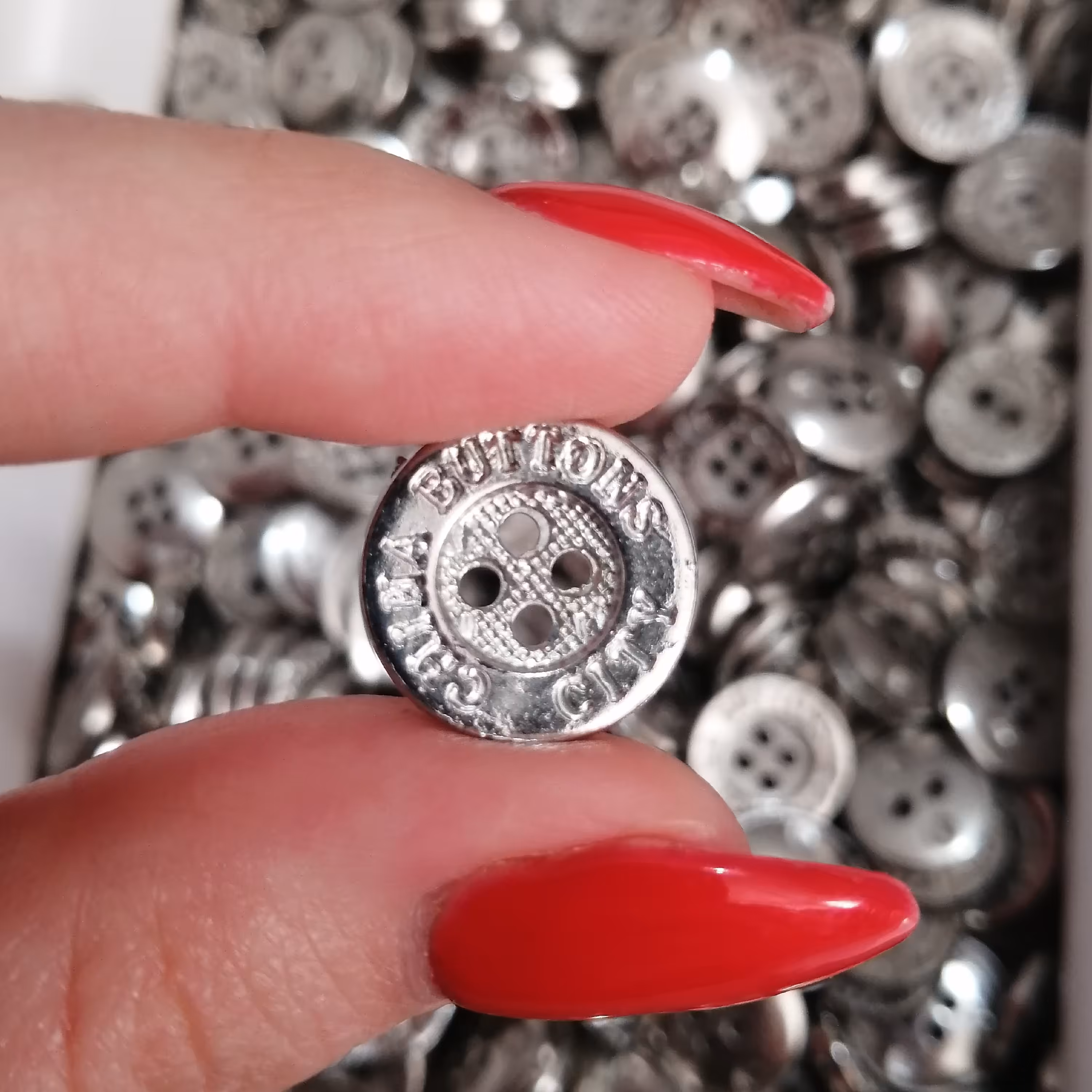 دکمه لباس  بزرگ طرح دایره  بسته 10 عددی 