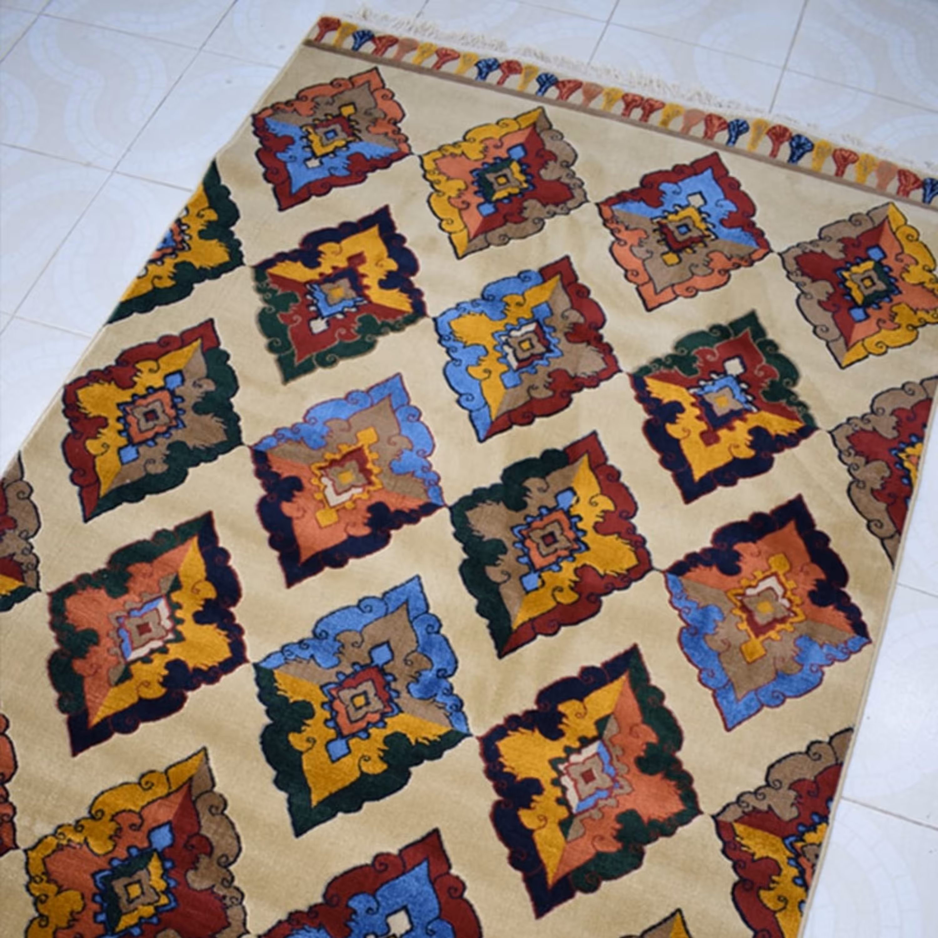 فرش پاتریس  فرش گلیم مدرن 400شانه طرح دورین کرم  قالیچه 4متری