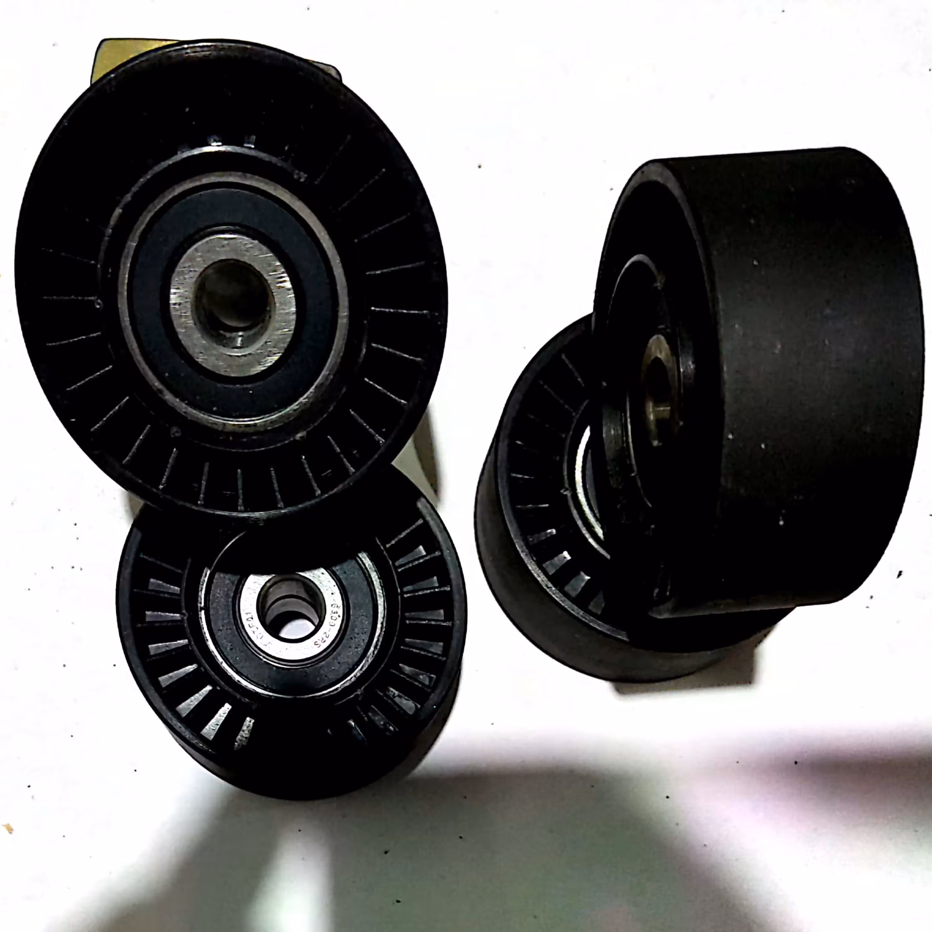 فولی هرز گرد پژو 206 سوراخ کوچک با مواد پلی آمید 30 درصد الیاف با سطح تراش خورده