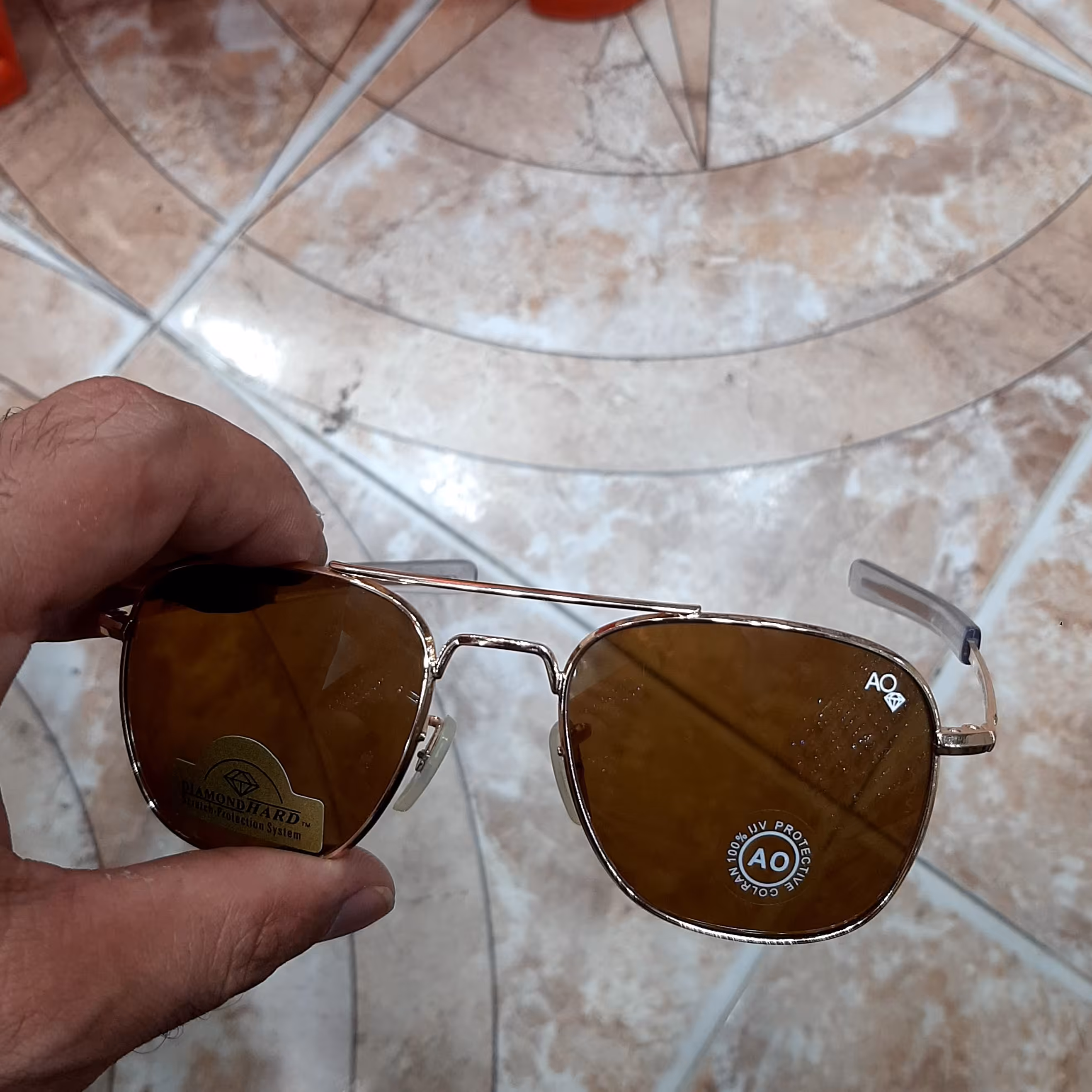 عینک افتابی مردانه aoیووی 400 شیشه نشکن