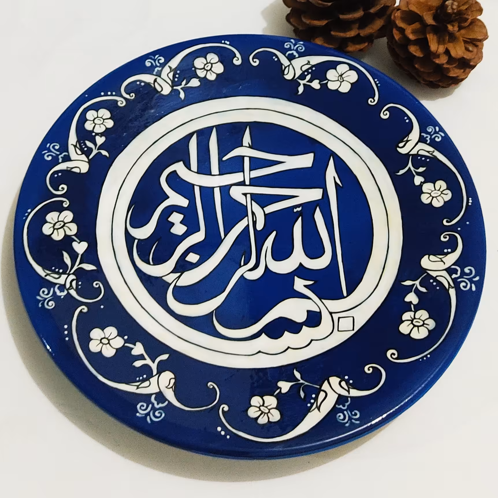 بشقاب دیوار کوب.