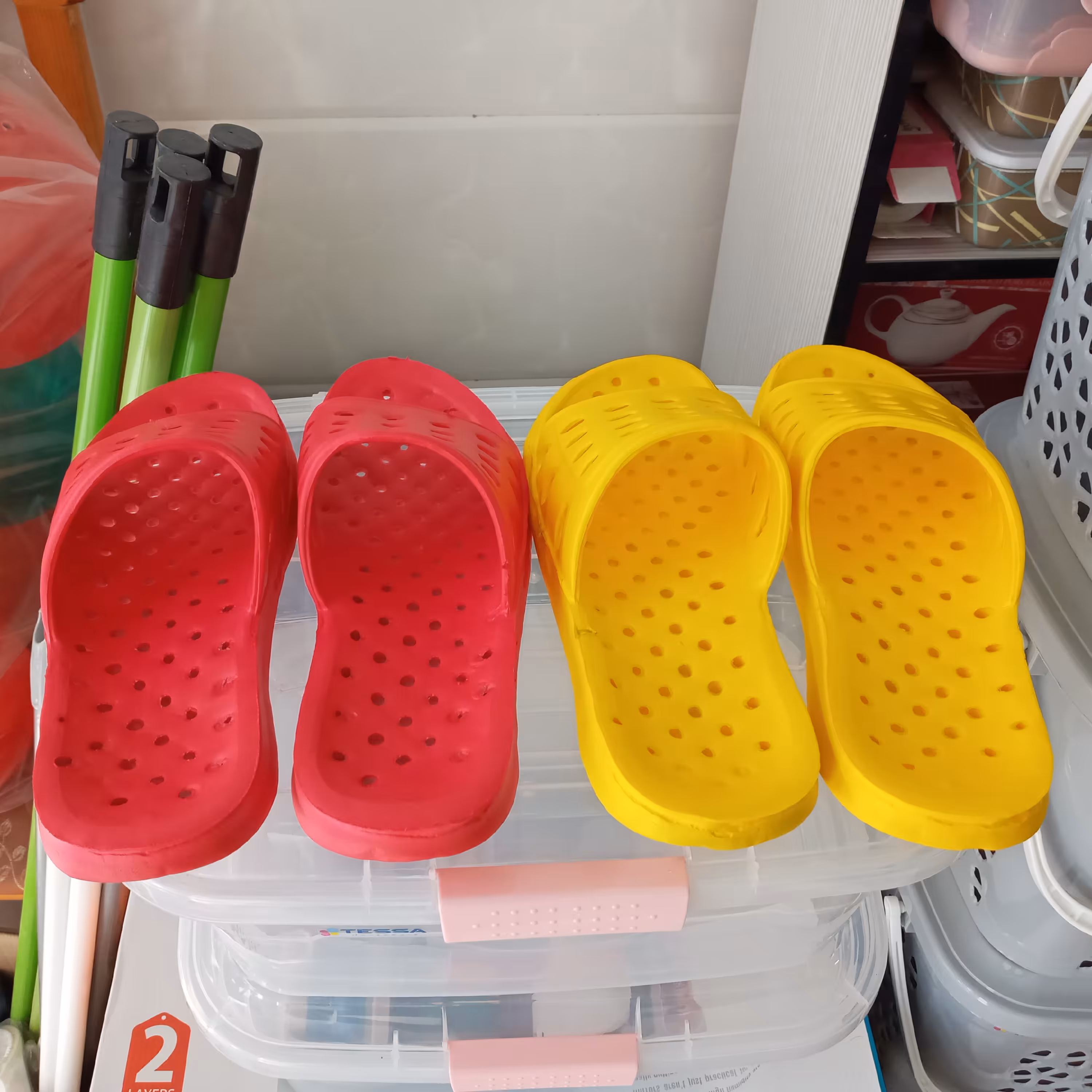 دمپایی استخری 2 عددی در 2 اندازه 40 و 42 با ارسال رایگان