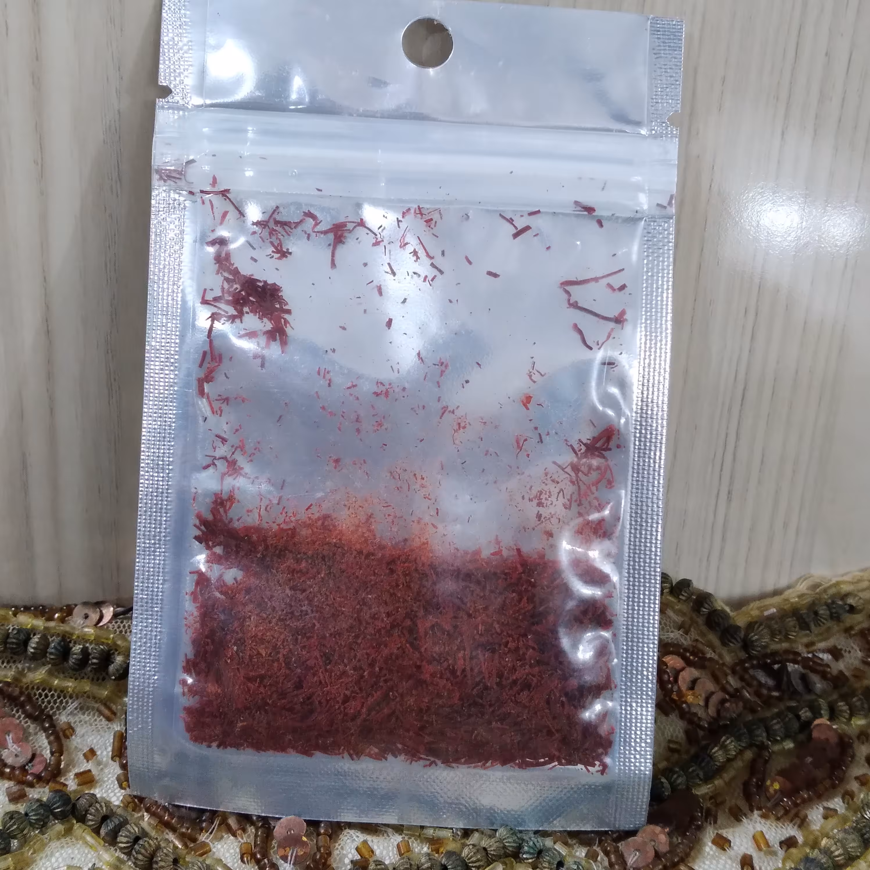 زعفران یک گرمی بسیار با کیفیت بارنگ و بوی عالی 