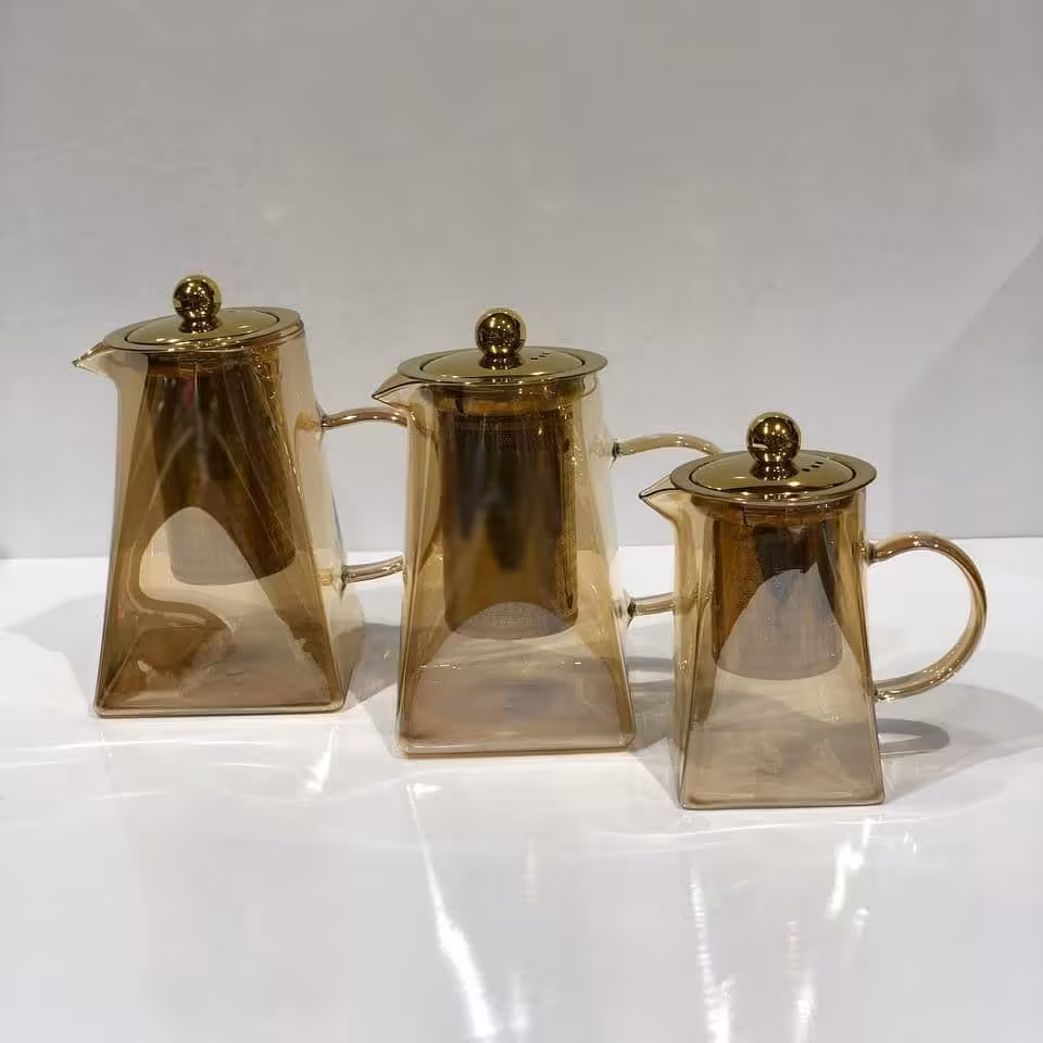 قوری مربع شامپاینی درب طلایی 750 میل یک عدد