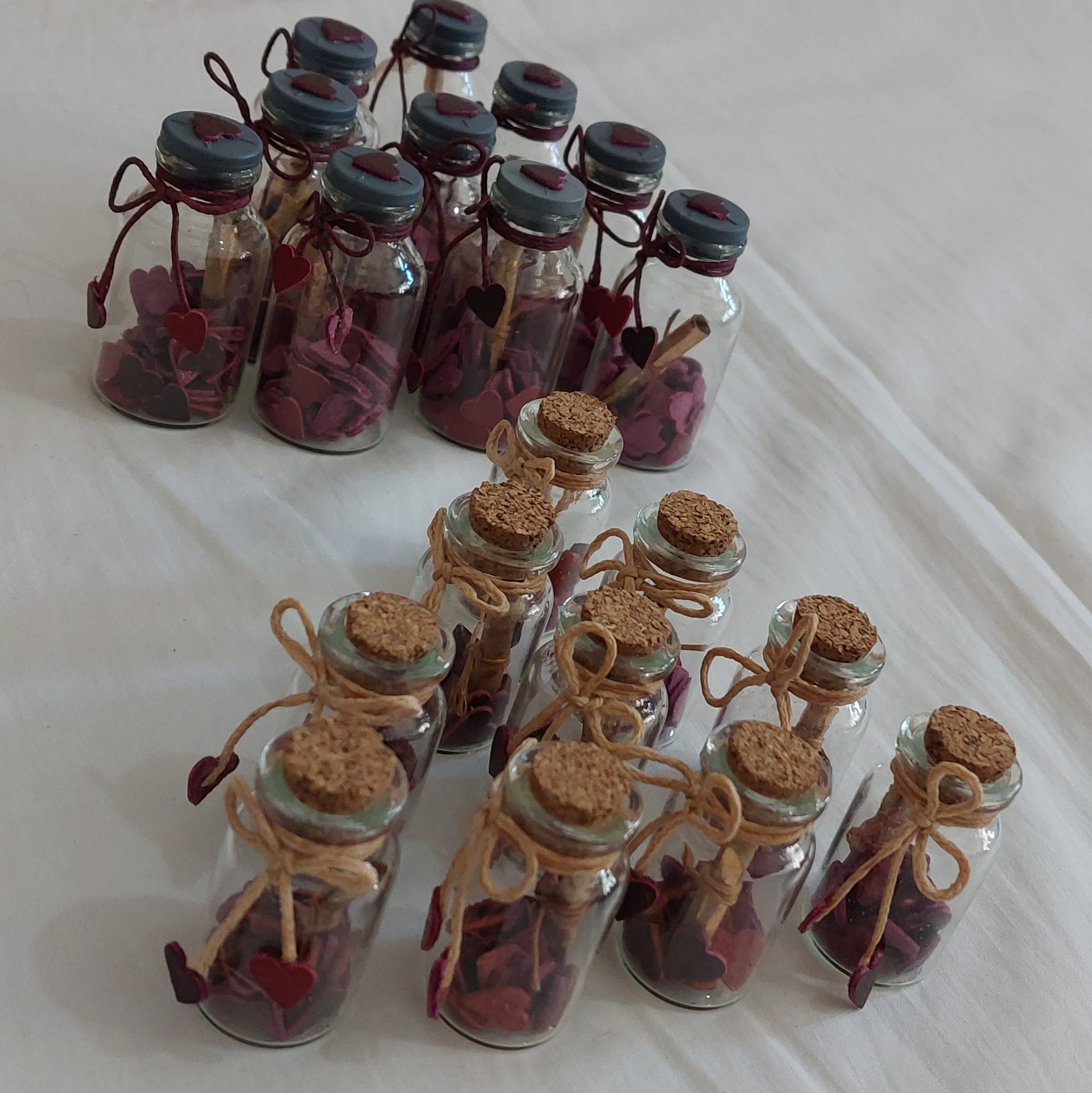 بطری آرزو گیفت قلب چرمی(بطری آرزو پر شده با قلب چرمی قرمز)