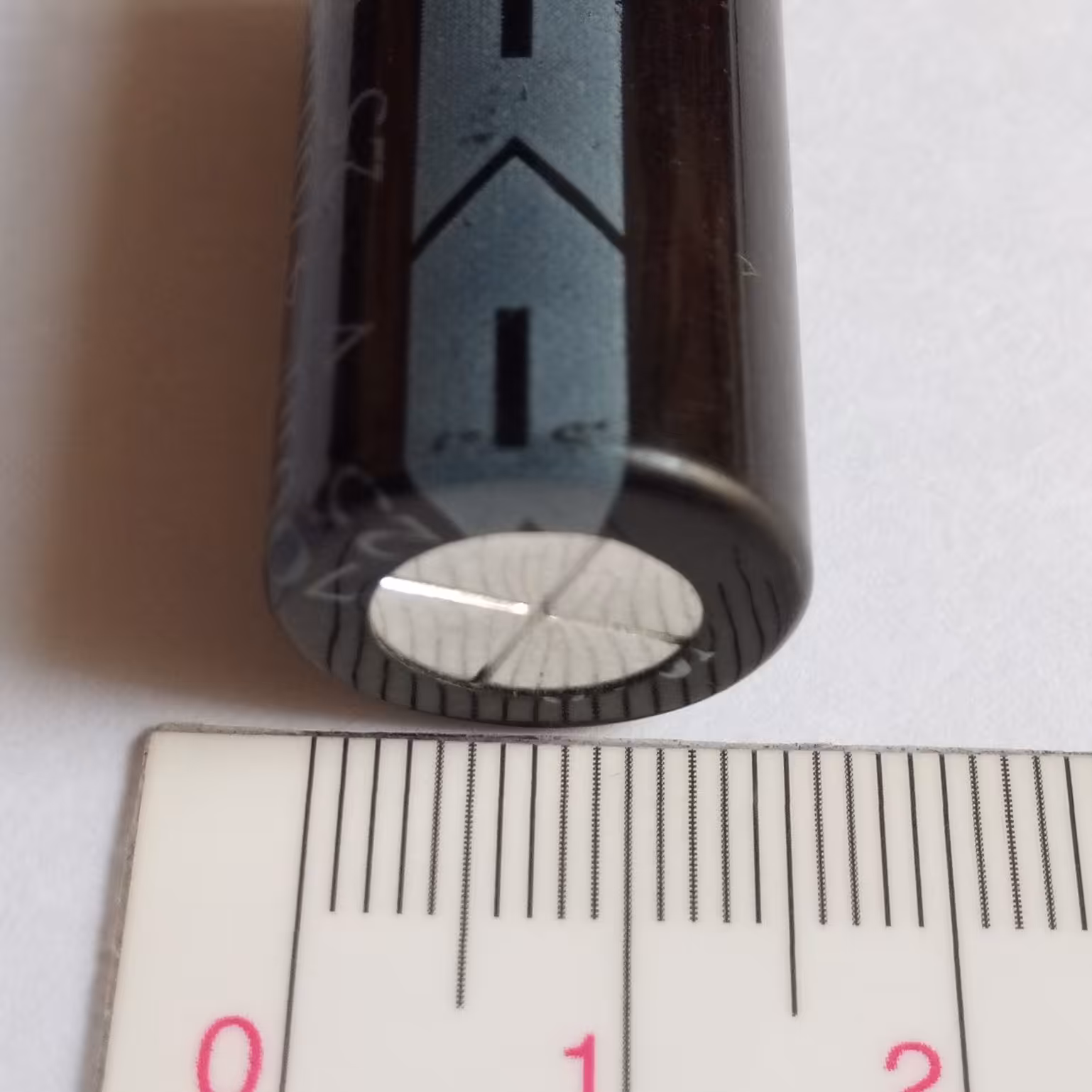 خازن الکترولیتی 4700UF - 25V  باریک مارک huahong توان حرارتی 105 درجه اصل