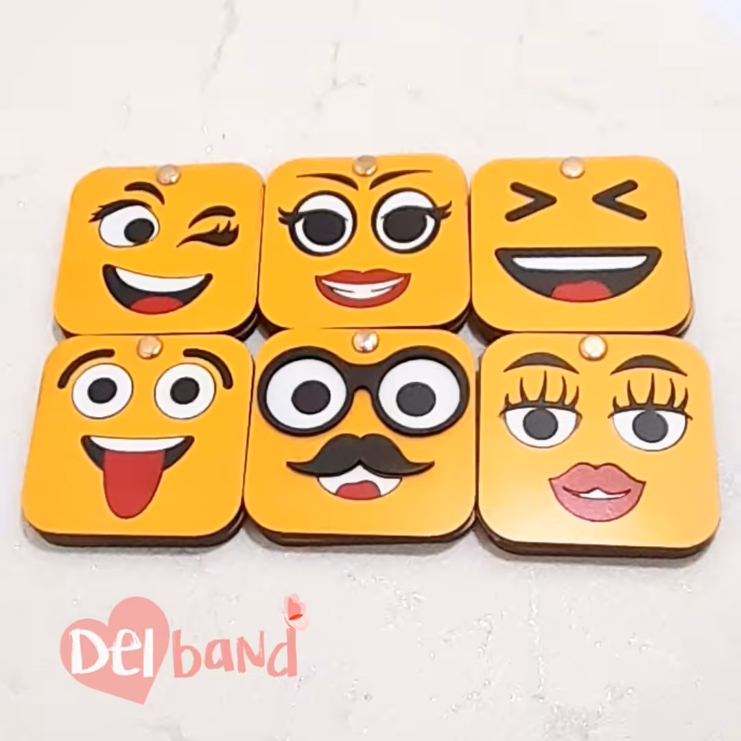 آینه مربعی کشویی ایموجی در 6 طرح ابعاد 7 در 7 سانتی متر