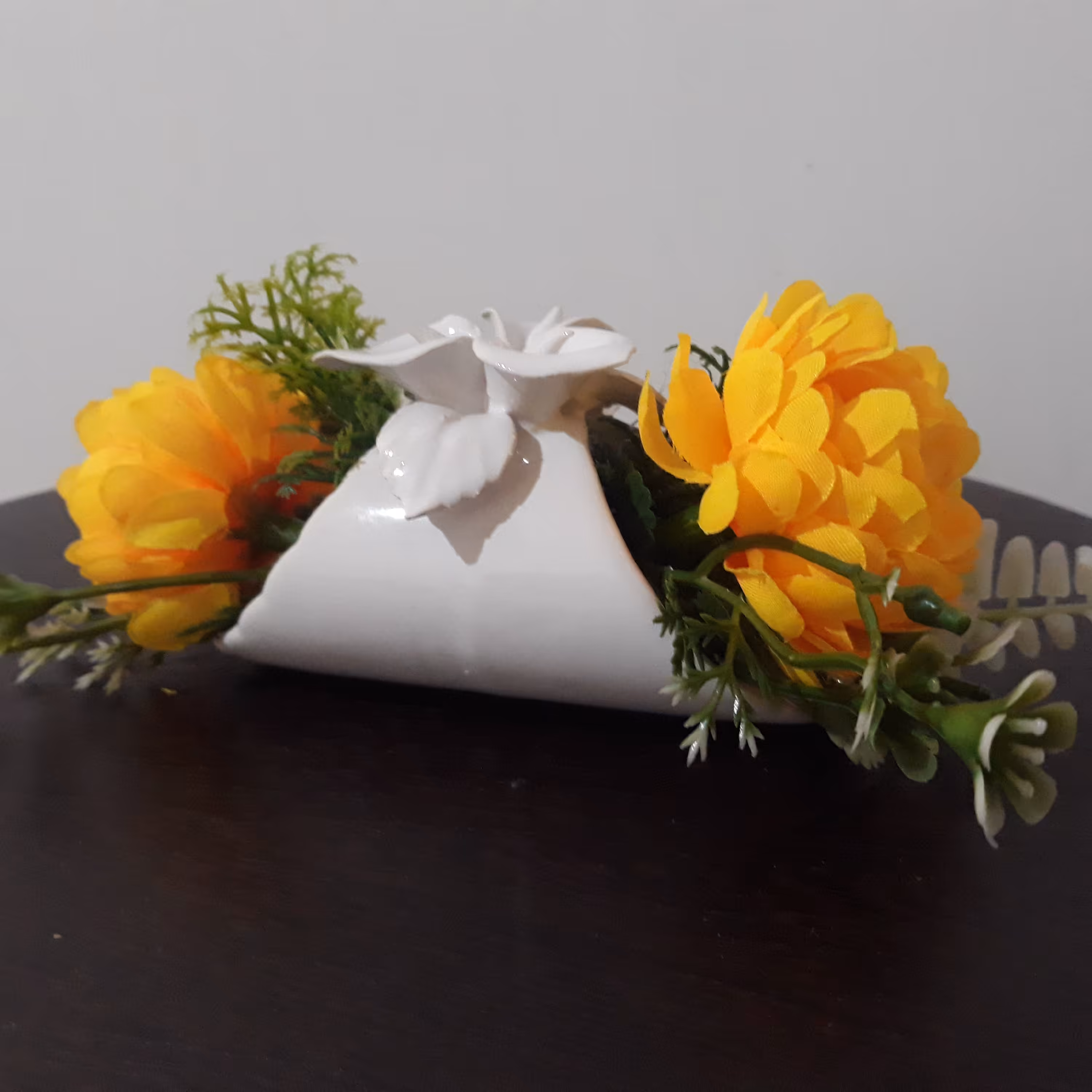 گل و گلدان استوانه ای میخک مینیاتوری