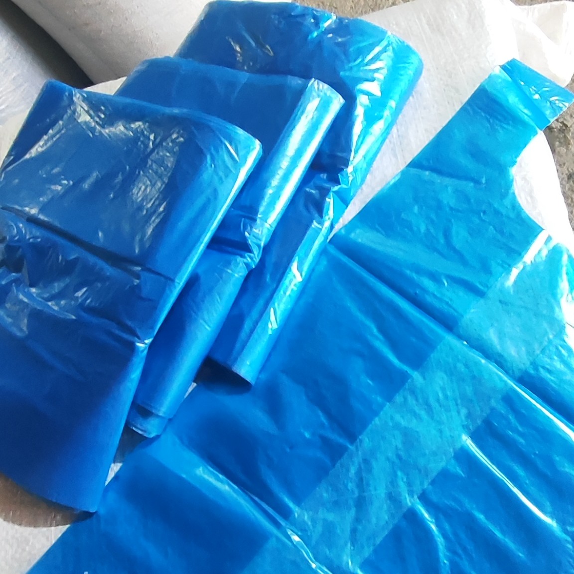 نایلون دسته دار (رکابی) آبی اندازه 37 در 47 از تولید به مصرف دو کیسه 25 کیلو گرمی