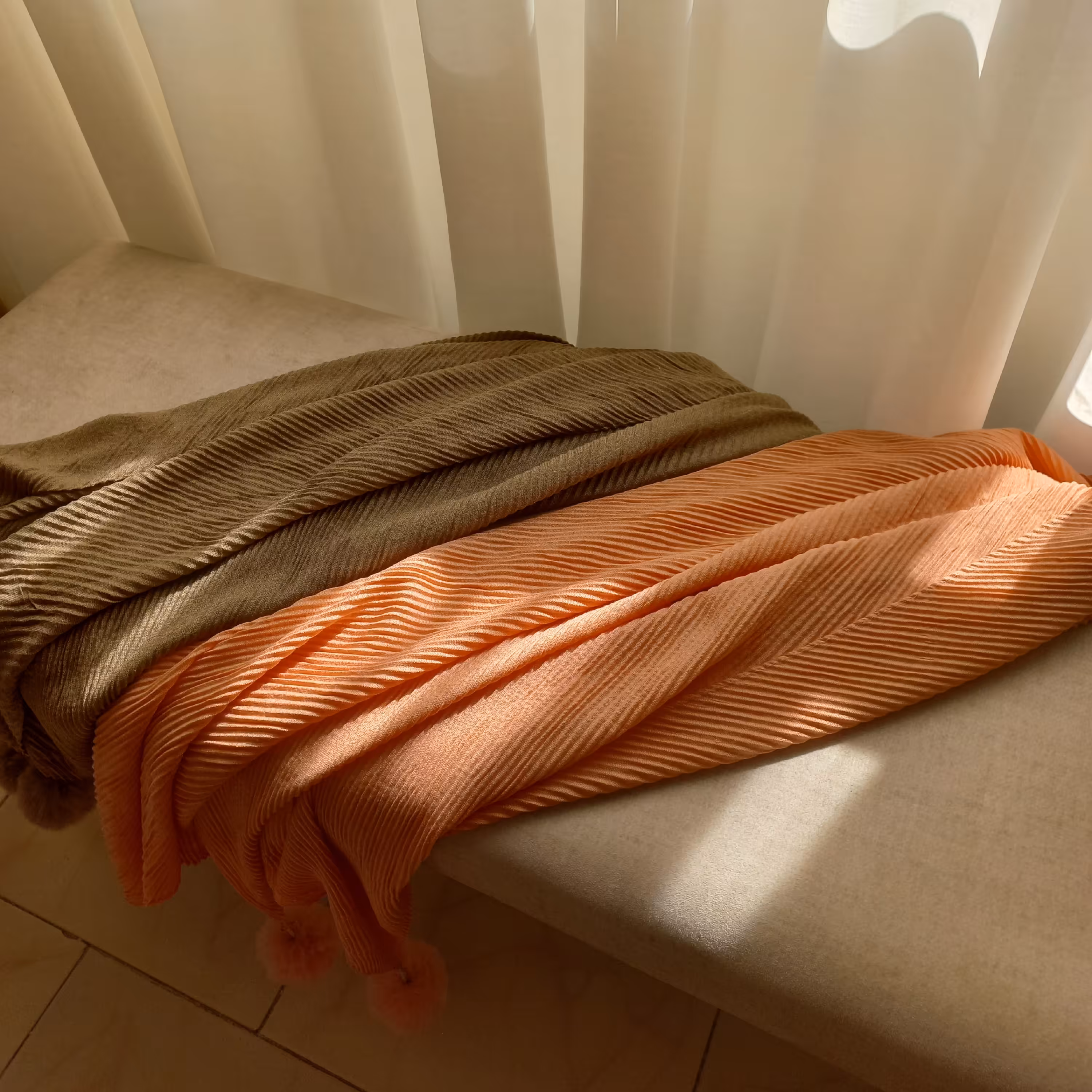 شال پلیسه منگوله دار