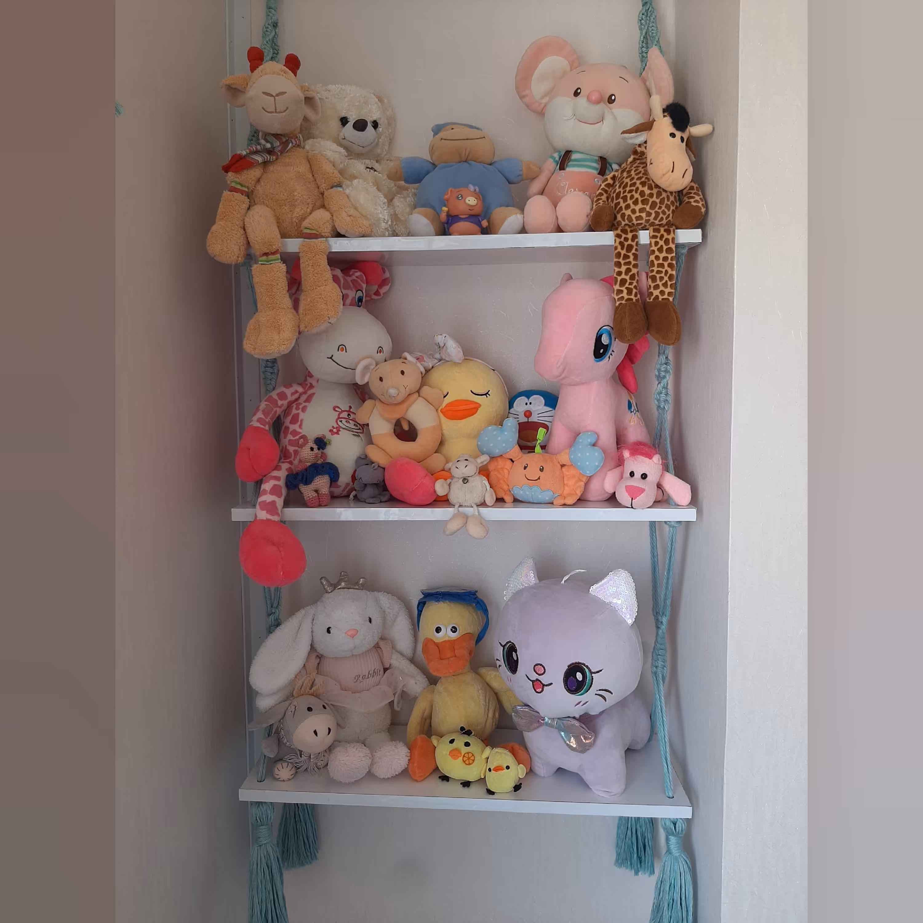 شلف دیواری مکرومه