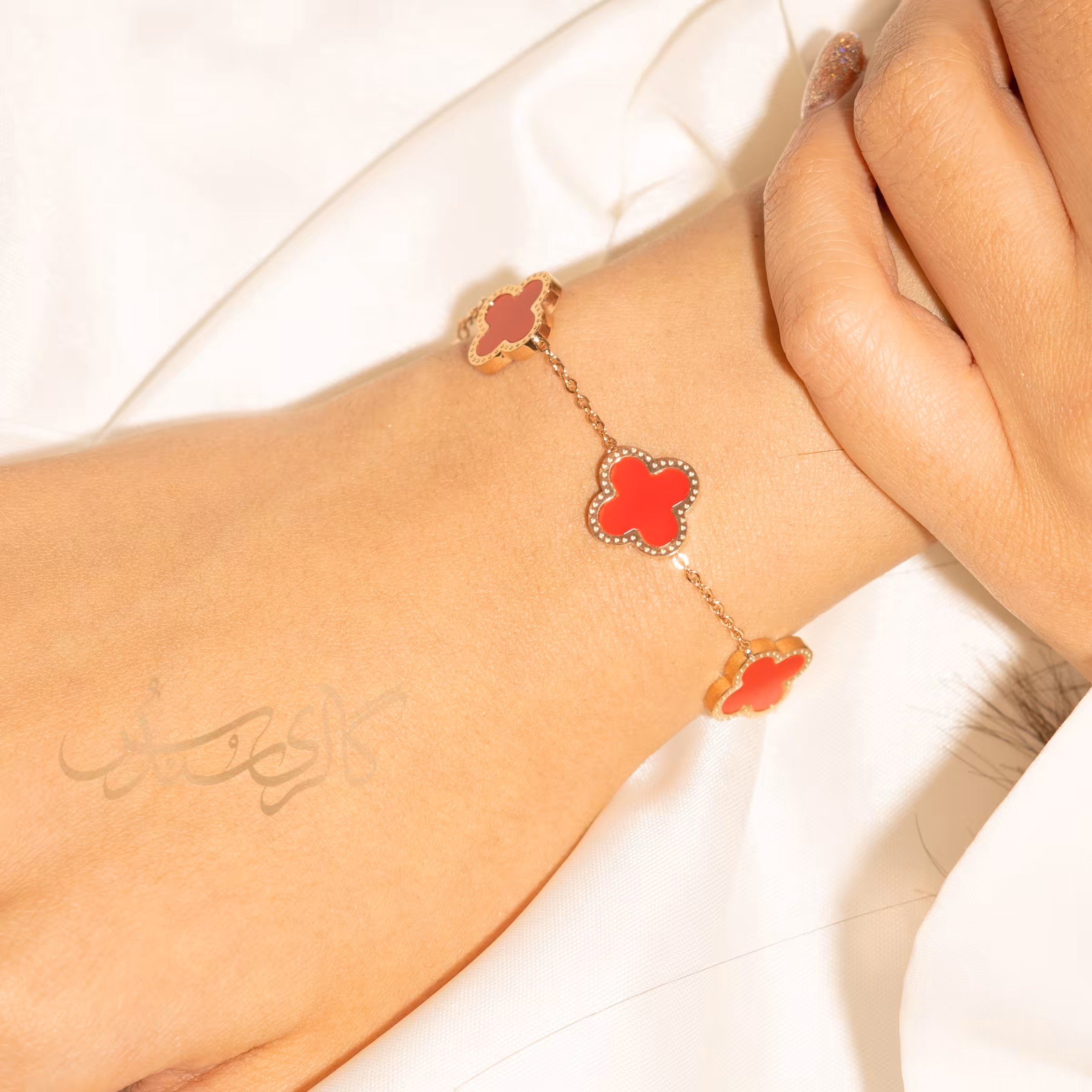 دستبند استیل طرح گل رز قرمز