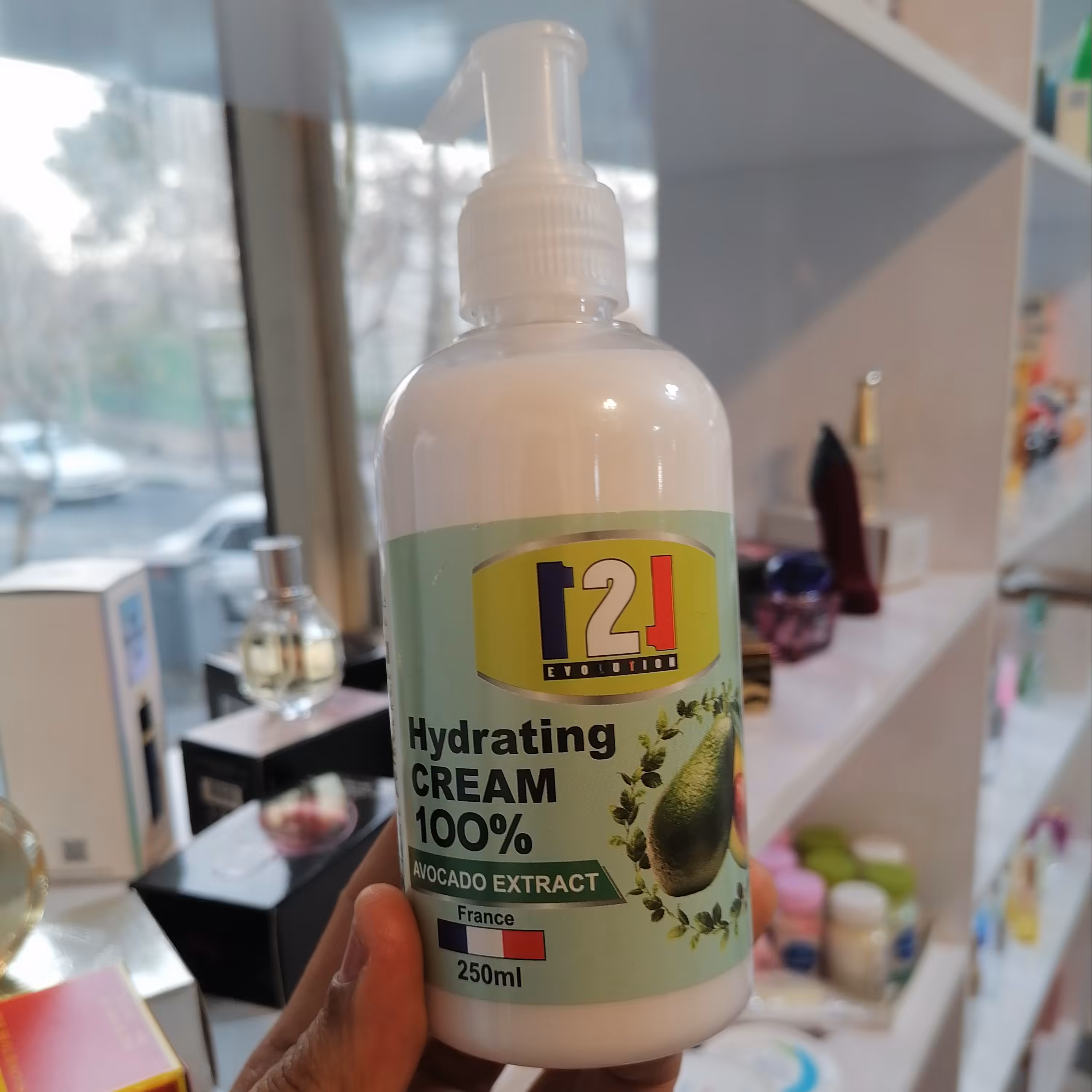 کرم آب رسان 121حاوی عصاره آووکادو (مناسب برای انواع پوست )