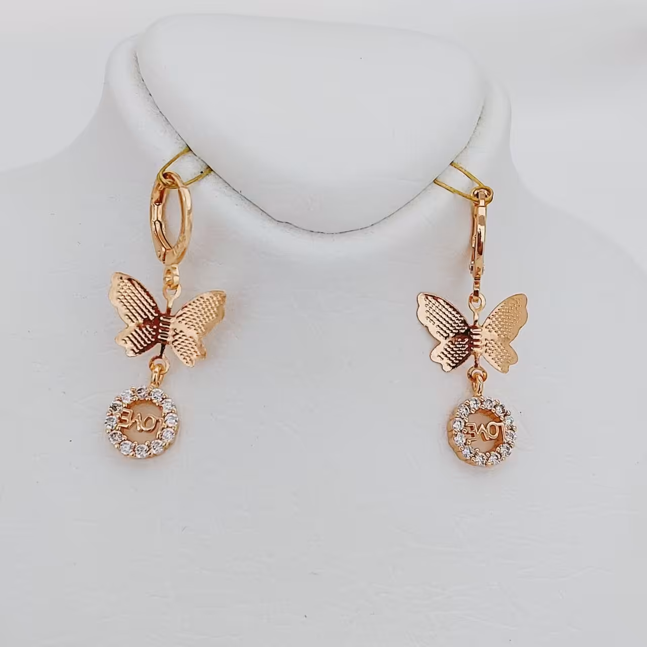 گوشواره کد10231طرح طلا.آبکاری طلا.رنگ ثابت.ضدحساسیت