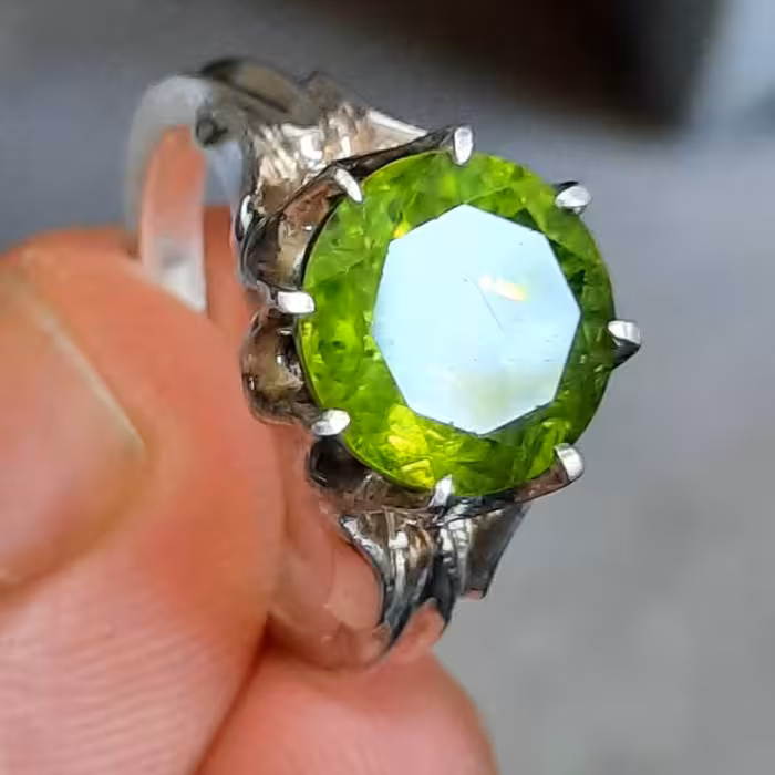 انگشتر زبرجد پر تلولو افغانستان با رکاب دستساز