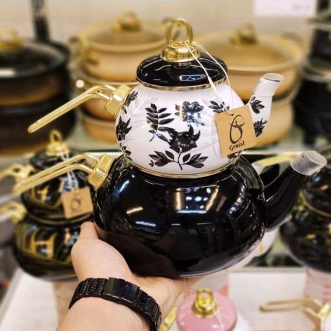 کتری قوری لعابی دسته دار طلایی وارداتی سفید مشکی گل دار