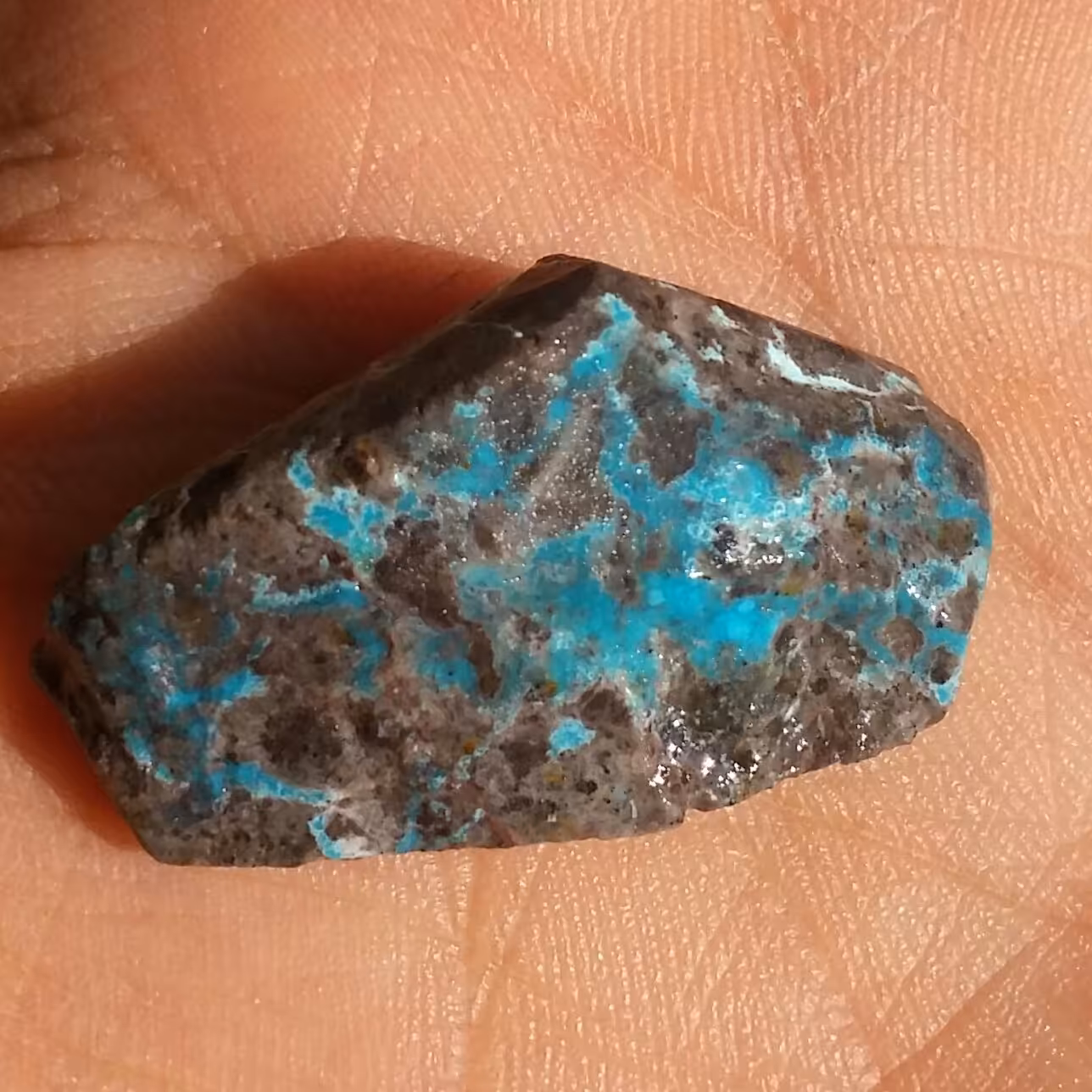 اسلایس سنگ راف فیروزه آبی اصل نیشابور 100 در 100 طبیعی بینظیر شاهکار خلقت خاص
مناسب جهت دکوراسیون و ساخت نگین
