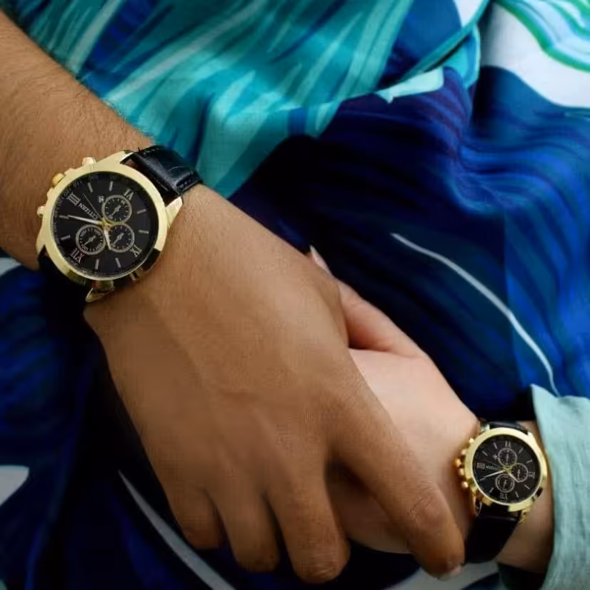 ساعت مچی  ست  زنانه و مردانه ستیزن تیناسادات شاپ  بند چرم مشکی ارسالرایگان قطر 28و 38 میل طرح سه موتور 