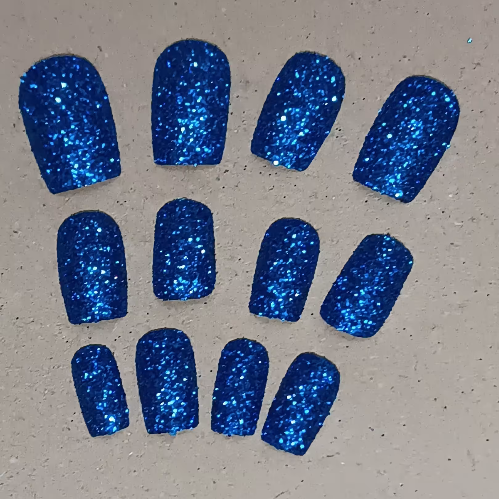 ناخن مصنوعی بزرگسال رنگ آبی اکلیلی