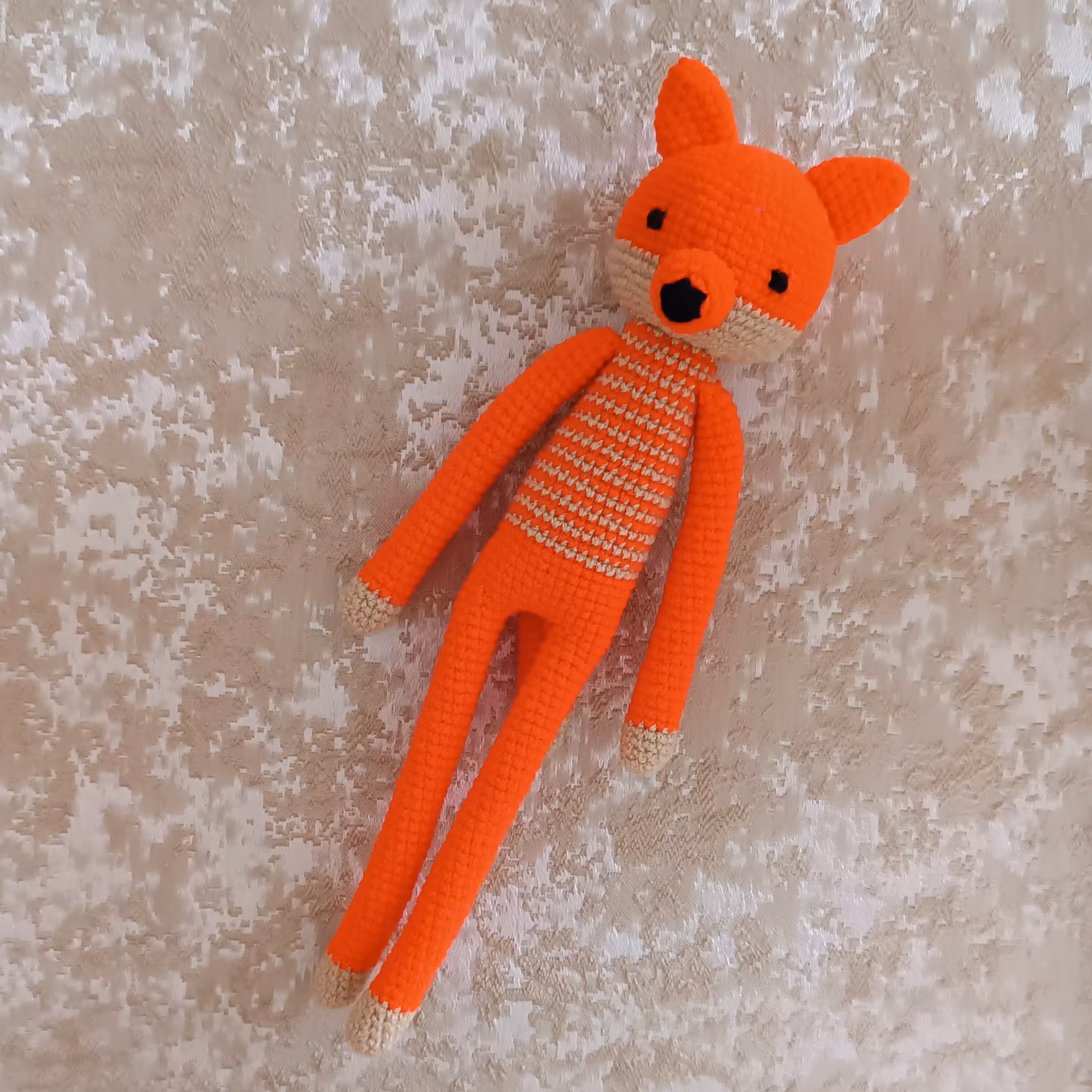 روباه بافتنی نارنجی با قد 30 سانت و بافته شده با کاموای مرغوب 