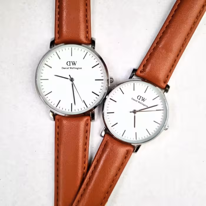 ساعت مچی ست DW - بند قهوه ای روشن و قاب استیل - زنانه و مردانه - Daniel Wellington - 
