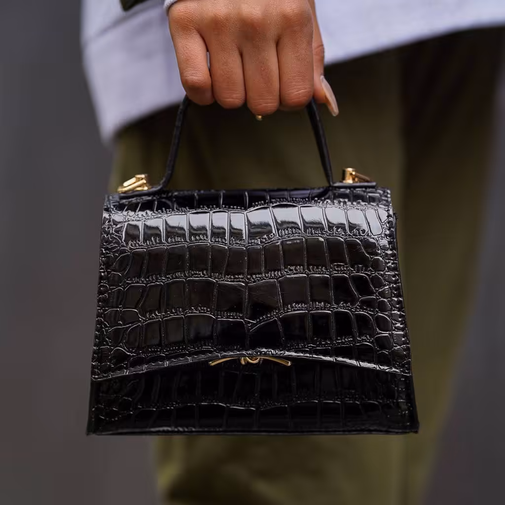 کیف دخترانه ورنی دستی و دوشی دارای رنگ بندی