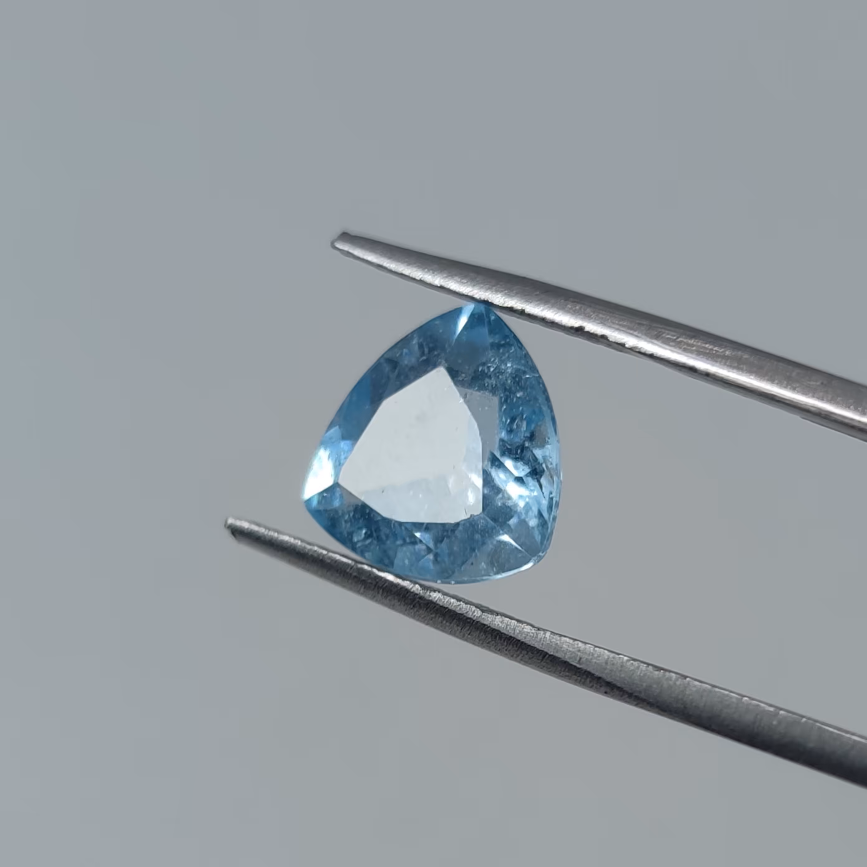 نگین سنگ توپاز معدنی کشور سوئیس تریلیون کات