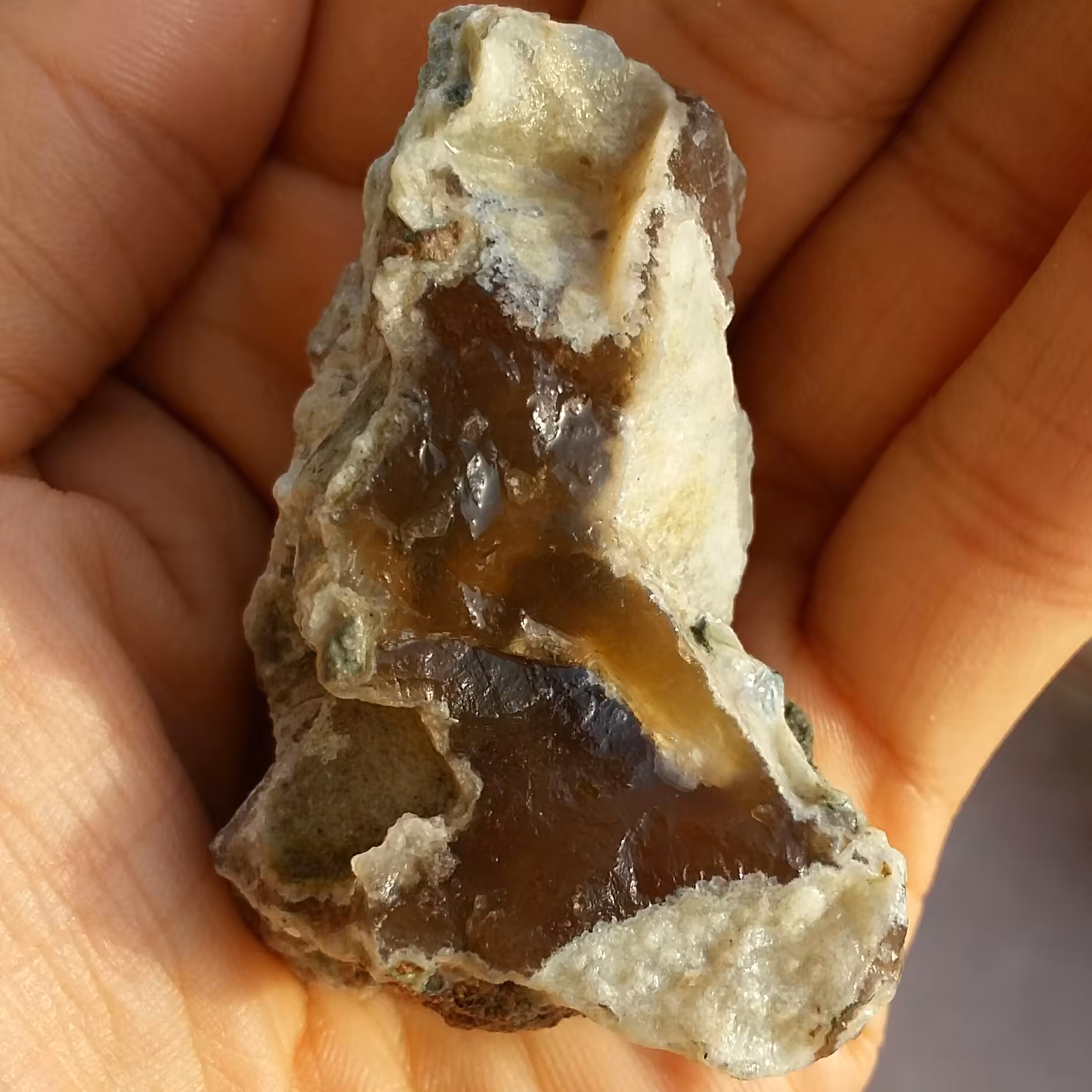 سنگ راف عقیق خرمایی پر رنگ محشر دیدنیی
100 در صد طبیعی
شاهکار خلقت
زیبا