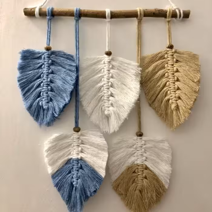 آویز مکرمه شیک و ساده  در طرح برگ 