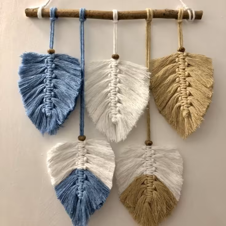 آویز مکرمه شیک و ساده  در طرح برگ 