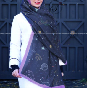 شال نخی کهکشانی منظومه سرمه ای تیره با حاشیه بنفش یاسی
