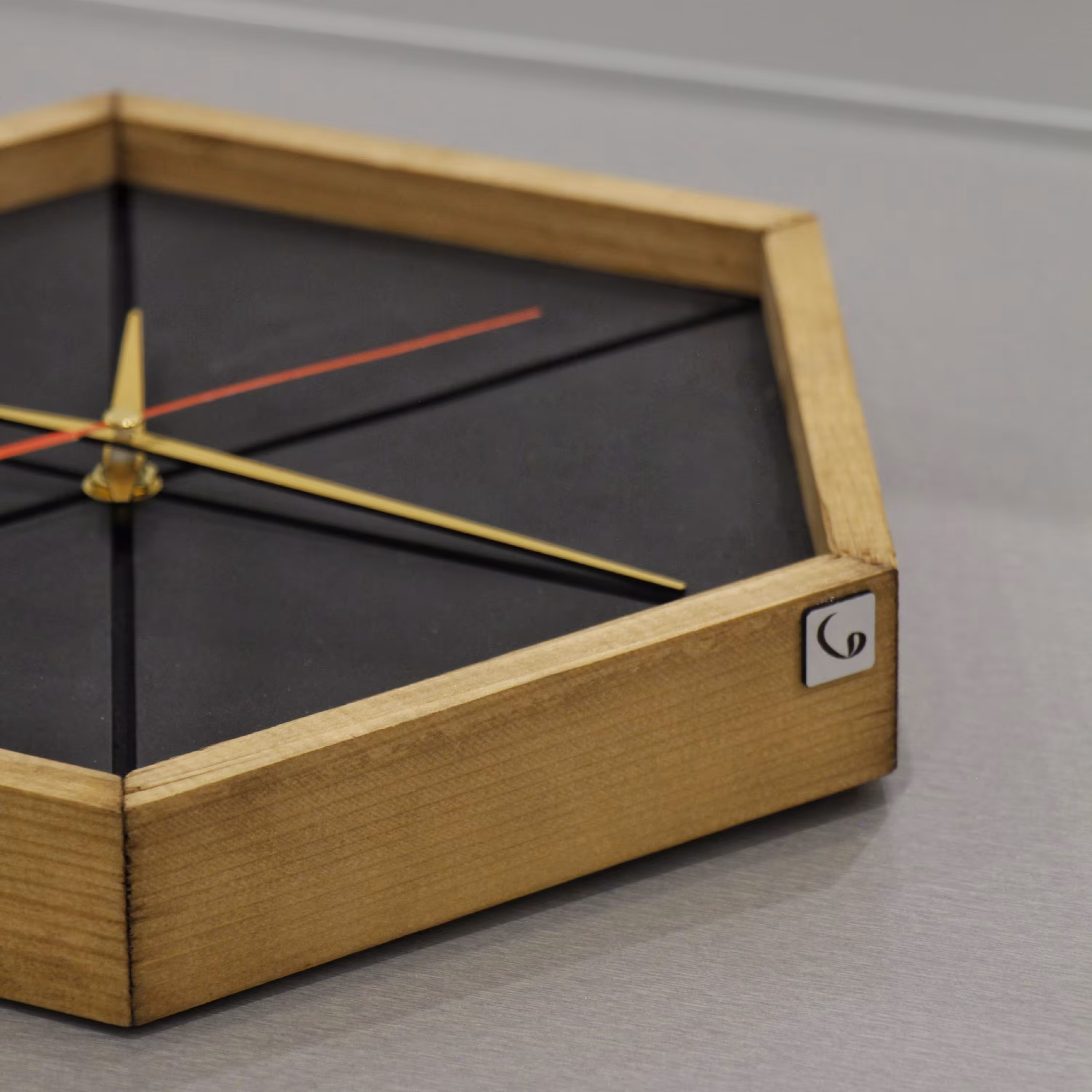 ساعت دیواری هگزا