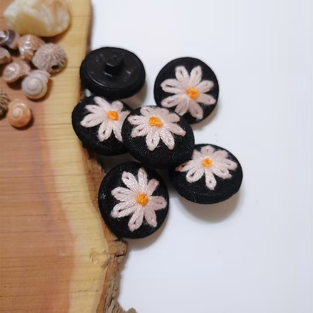 دکمه سایز متوسط گلدوزی شده پک کامل مانتو 8تایی