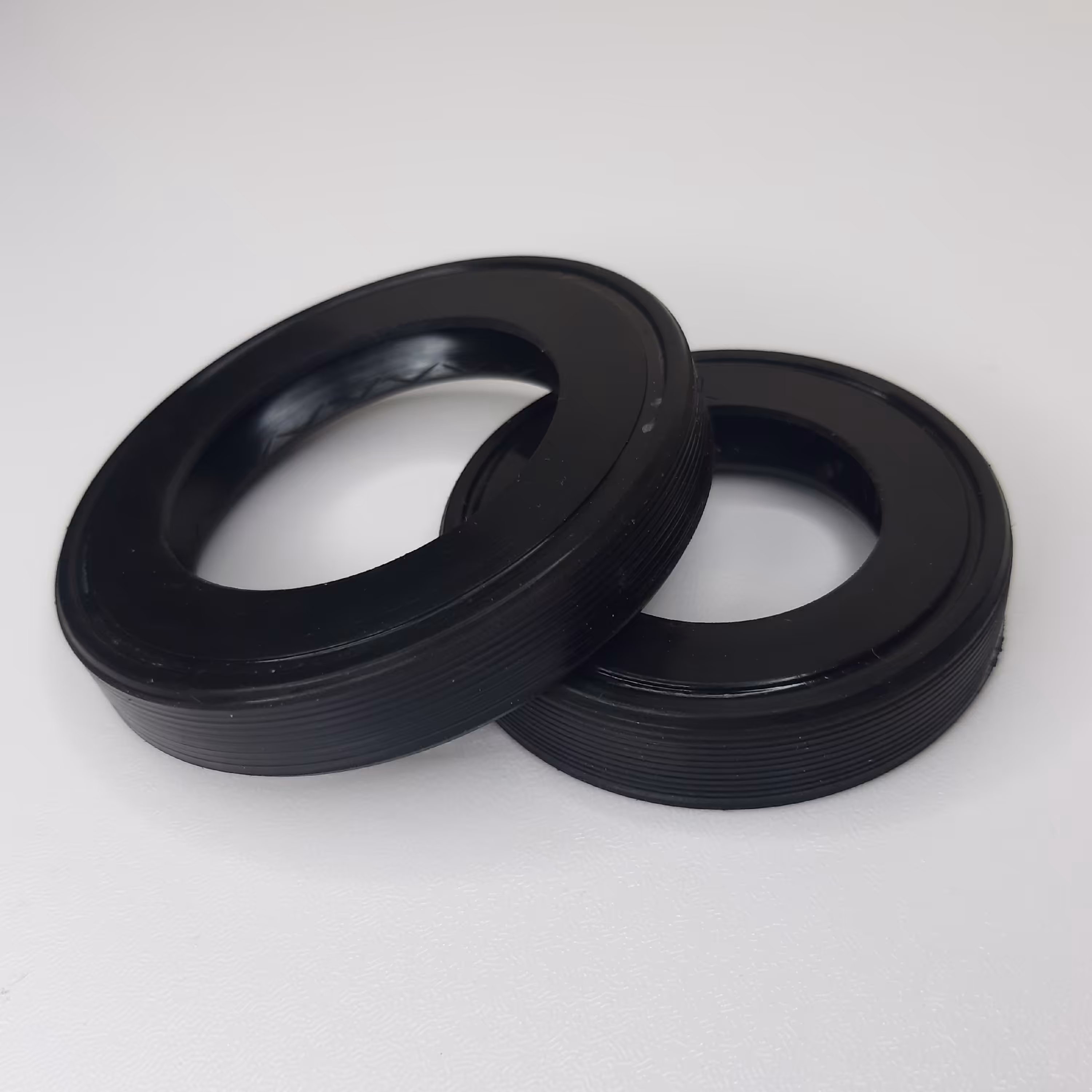 کاسه نمد پلوس کد 15524 مناسب پژو پارس پژو 405 و سمند مجموعه 20 عددی یا 10 دست با قیمت عمده هر دست 32 تومان