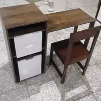 میز تحریر کم جا