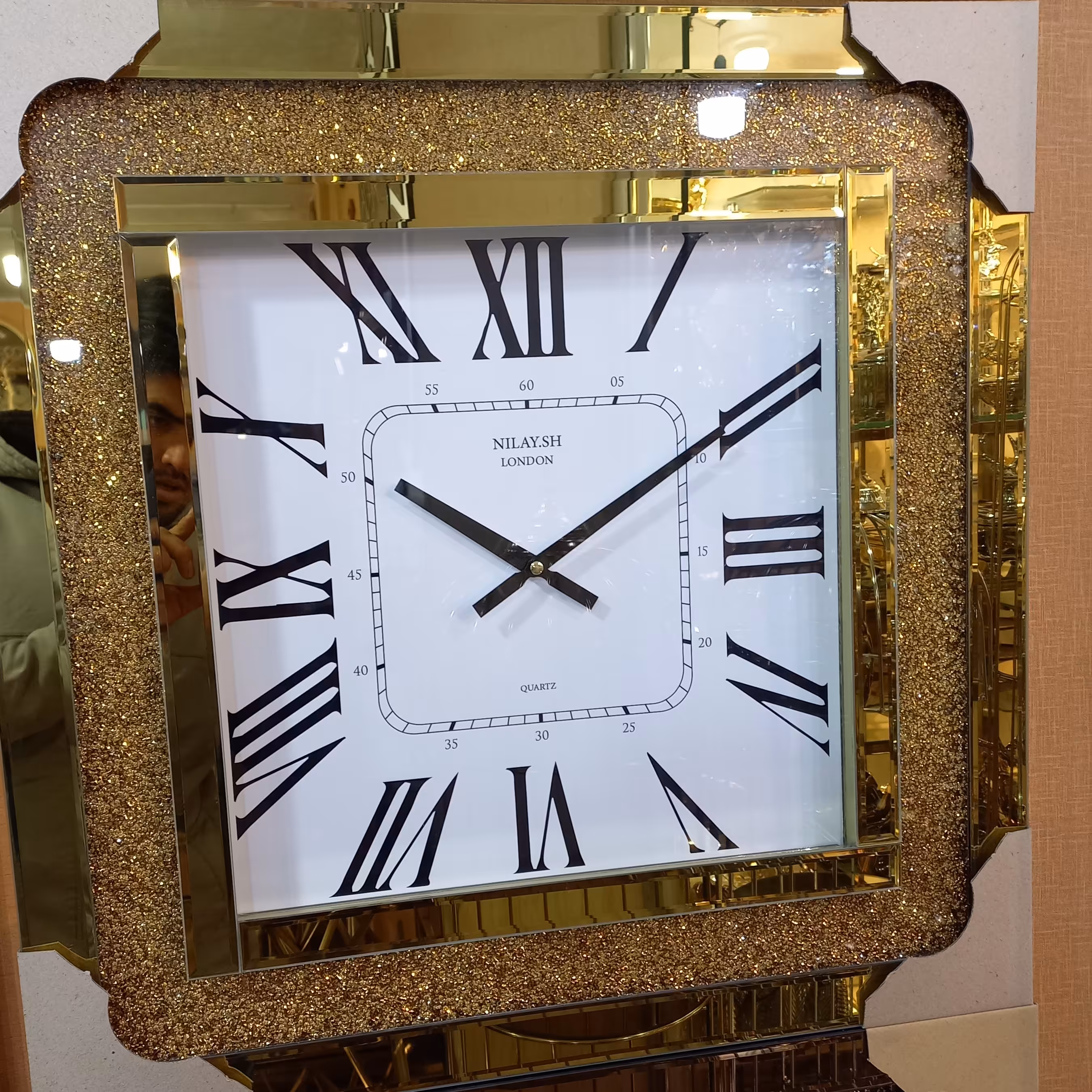 ساعت رومیزی در دورنگ طلای و نقره ای 