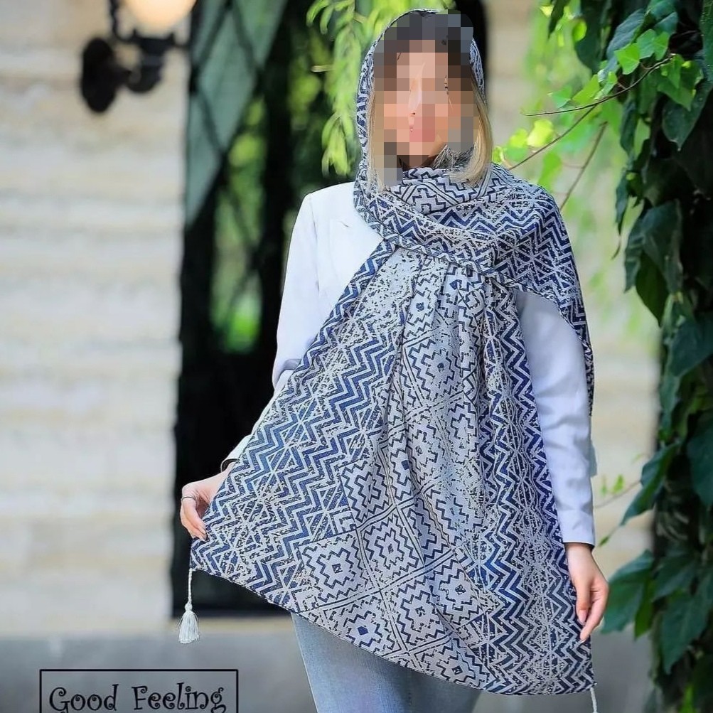 شال و روسری طرح کاشی نخی گارزا در رنگبندی مختلف