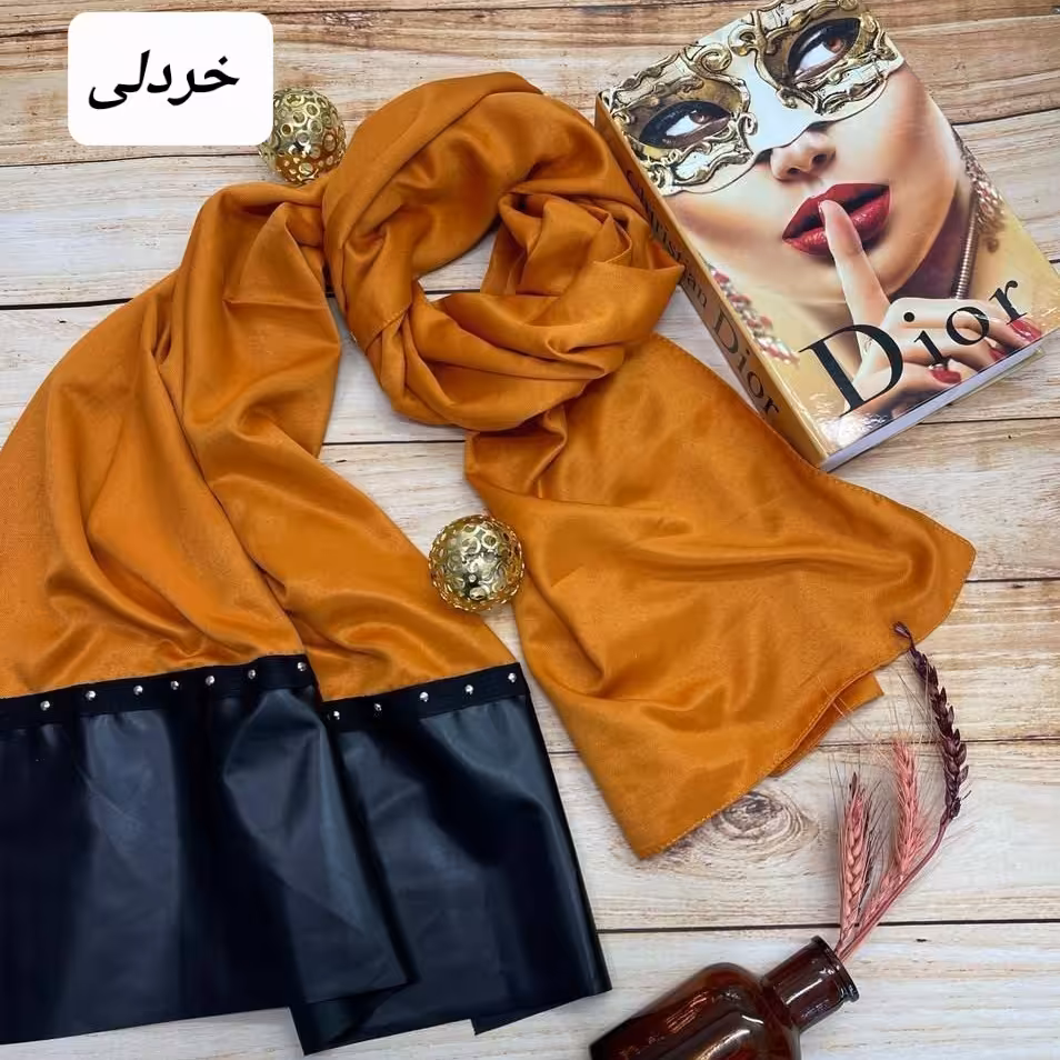  شال نخی چهارفصل دستک چرم
یک طرف کار چرم دارد
جنس شال کاملا نخی اصلا سر نیست قواره 200 در 75
