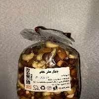 آجیل 4 مغز خام شامل  مغز پسته و مغز فندوق و بادام درختی و بادام هندی درجه یک از برند آجیل یزدی وزن 350 گرمی