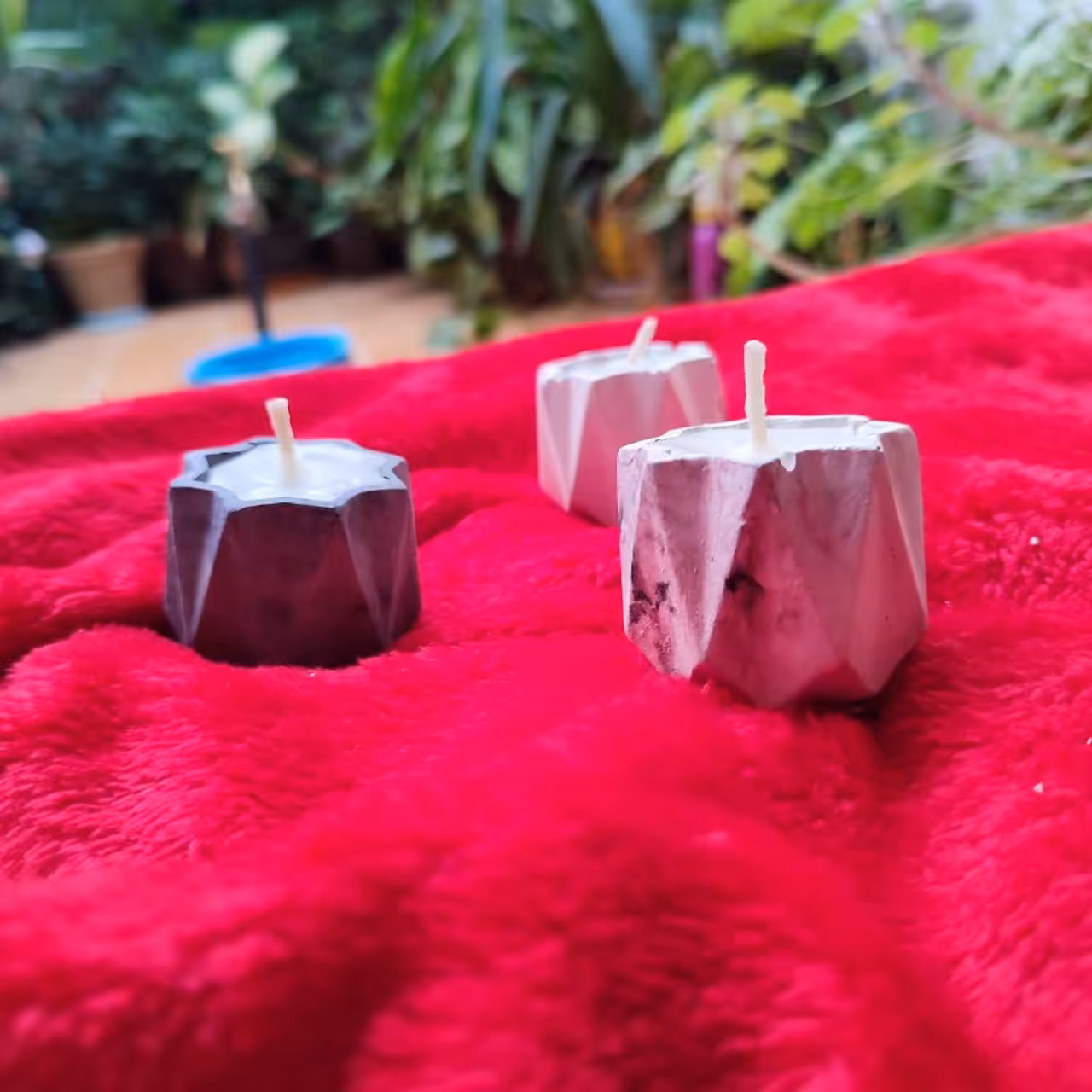 شمع مینیاتوری با فیتیله دیرسوز در سایز کوچیک  و تنوع رنگی بالا