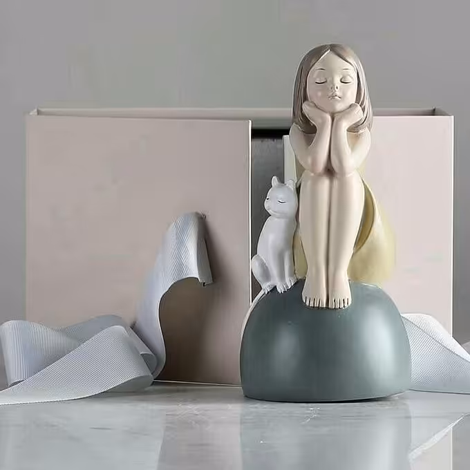 مجسمه های دختر مهربون